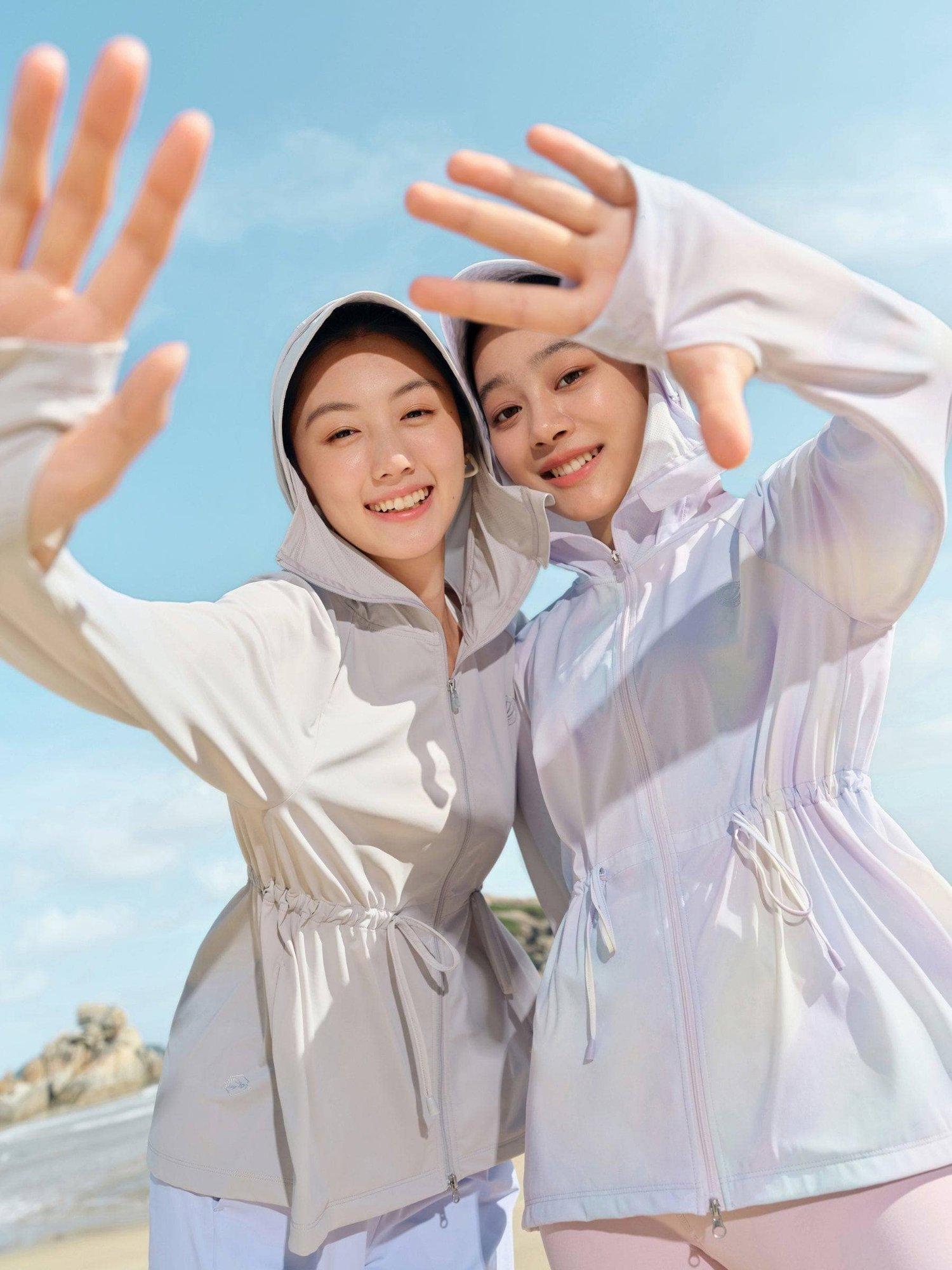 Product image 6 of 6, which shows Bosideng UPF 100+ Protection High Tech Jacket, Summer White, 4