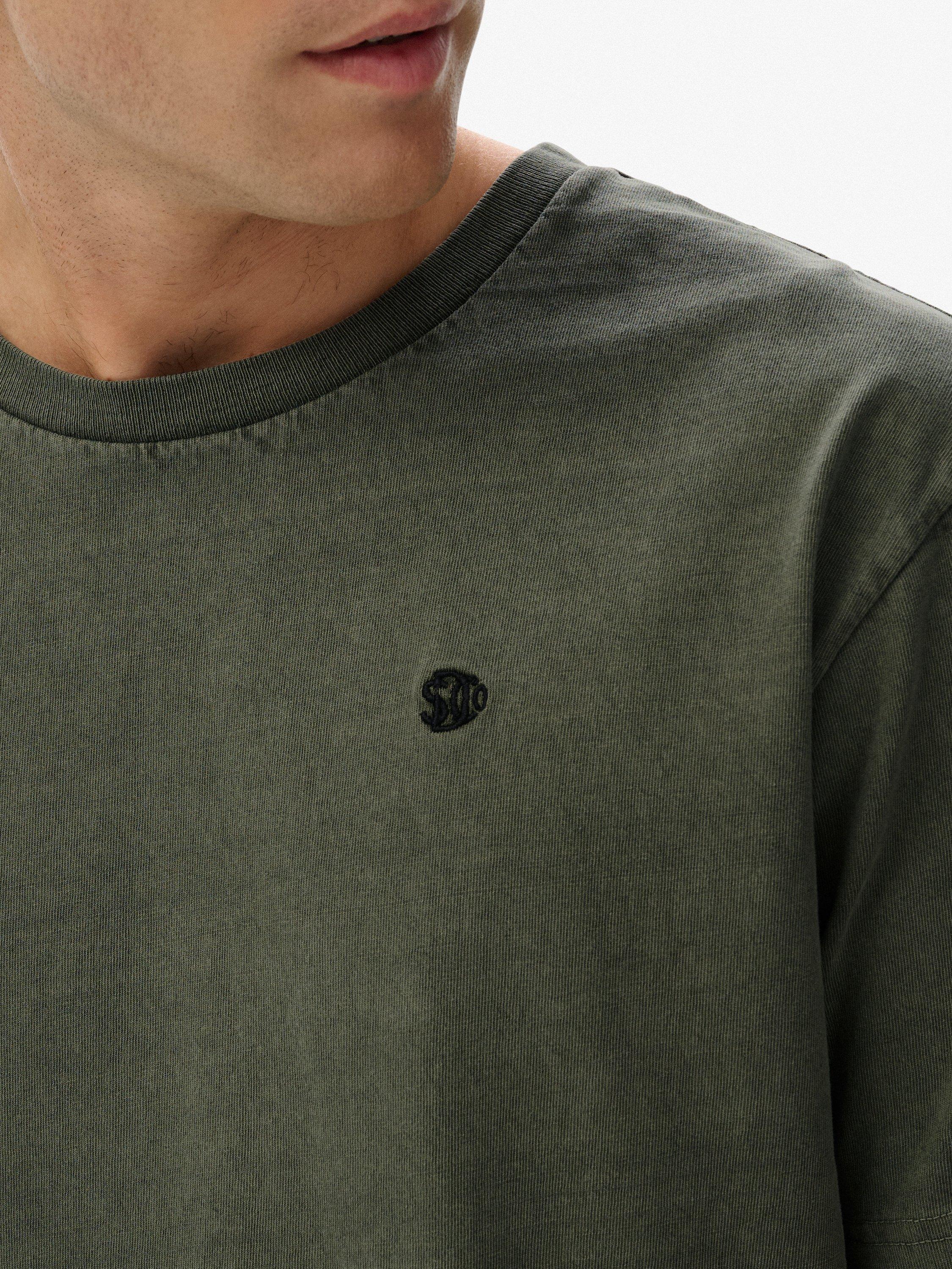 Product image 4 of 6, which shows Superdry Essentials Relaxed T-Shirt, Beetle Green, S