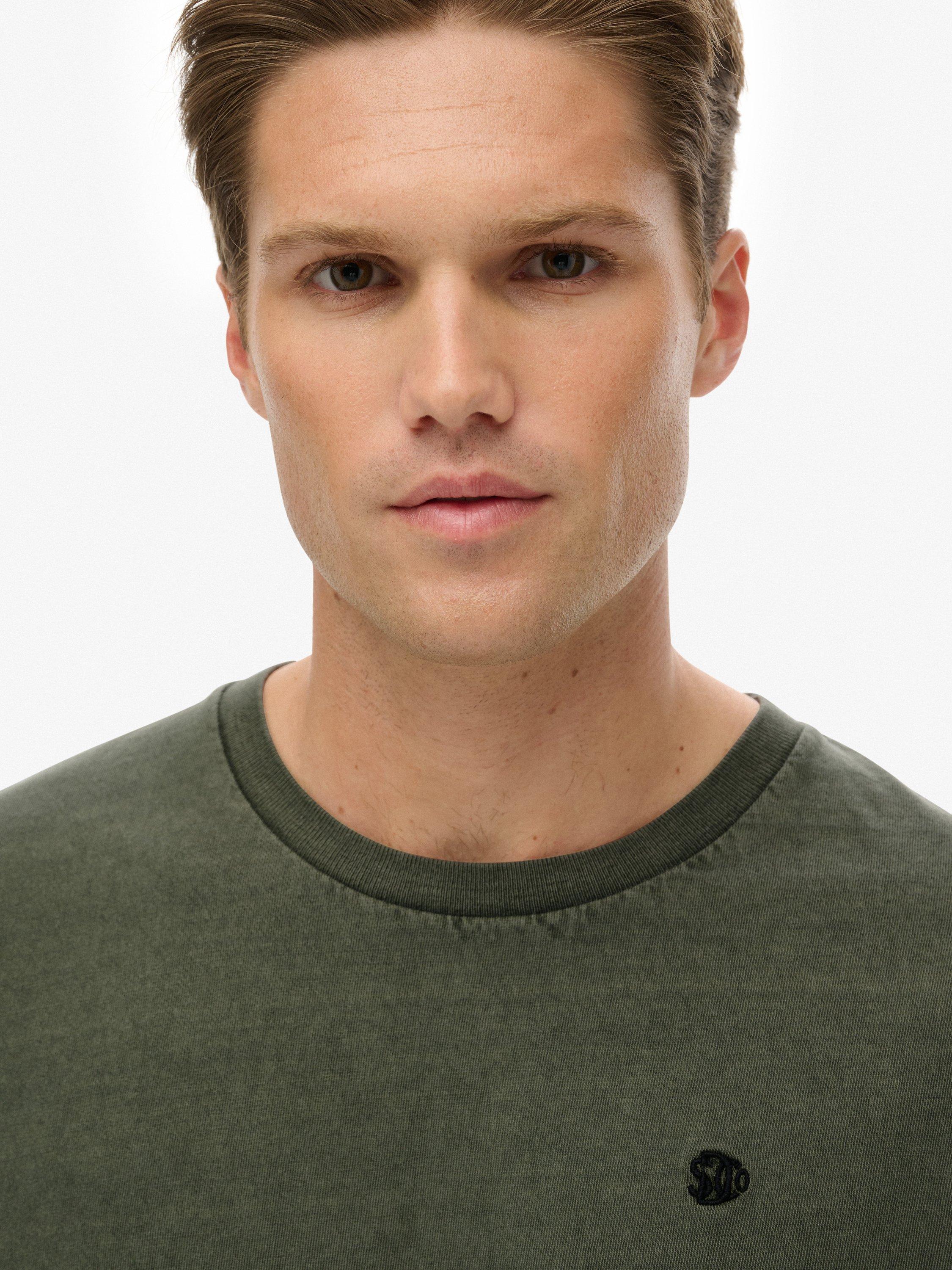 Product image 5 of 6, which shows Superdry Essentials Relaxed T-Shirt, Beetle Green, S