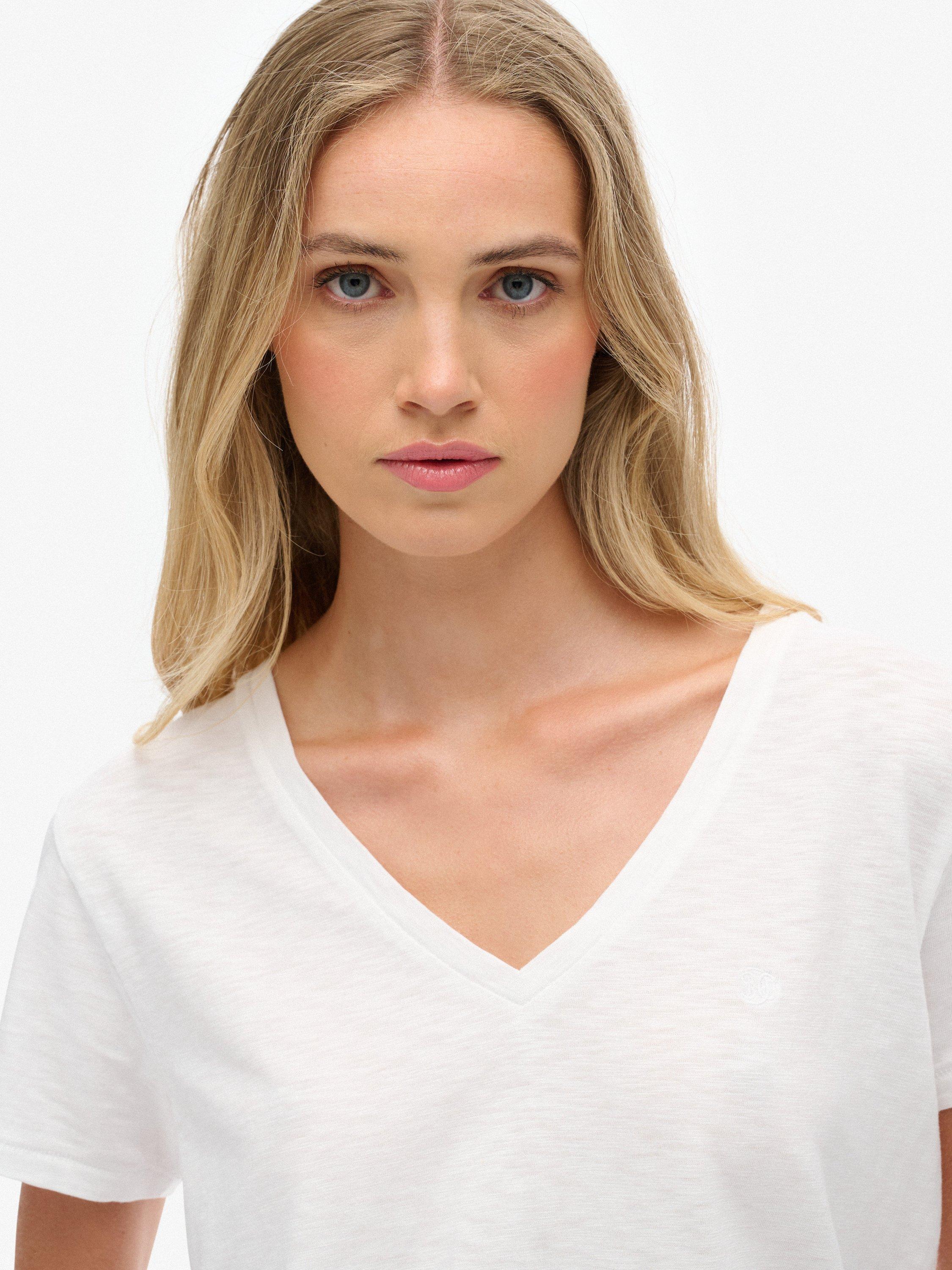 Product image 4 of 6, which shows Superdry The Studios Slub Embroidered T-Shirt, Optic, 12