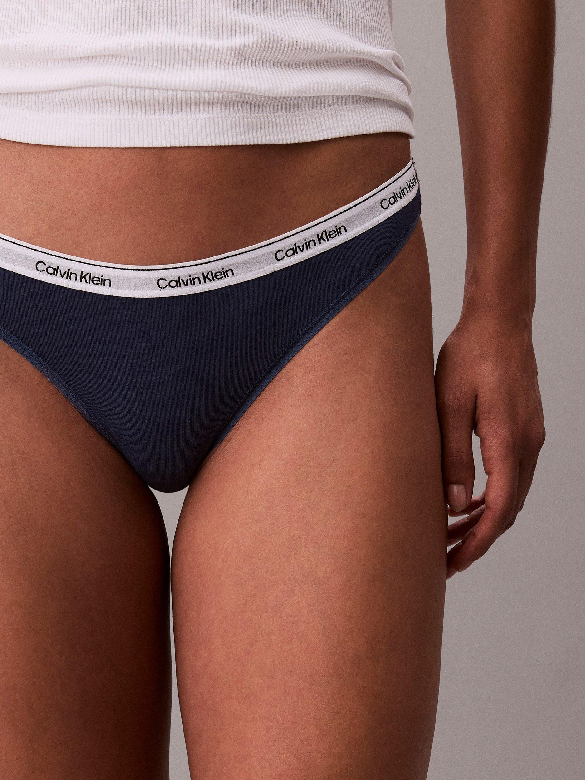 Product image 2 of 11, which shows THONG ICON LOGO CEC BLTL M