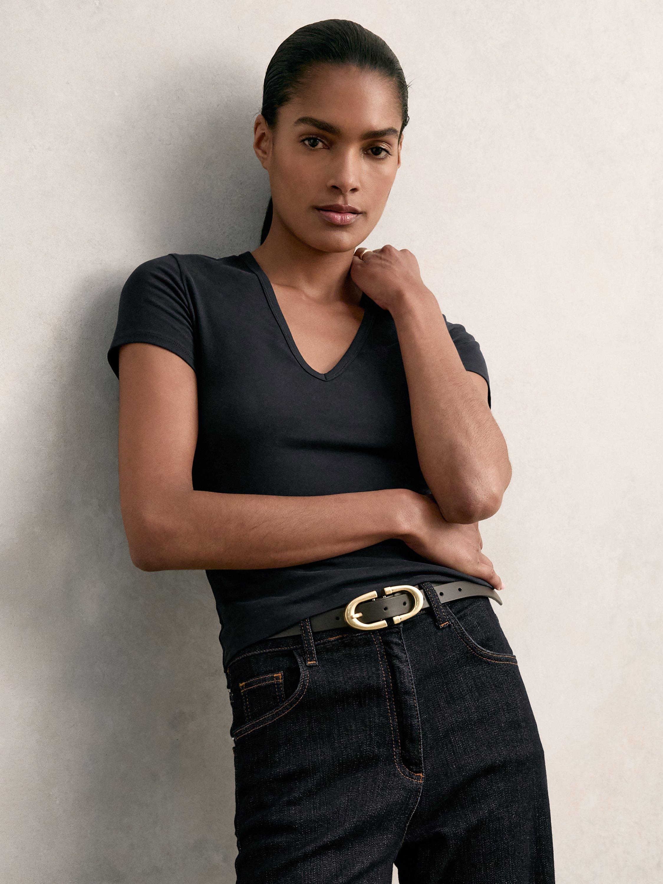 Product image 1 of 5, which shows Reiss Leia V-Neck T-Shirt, Navy, XS