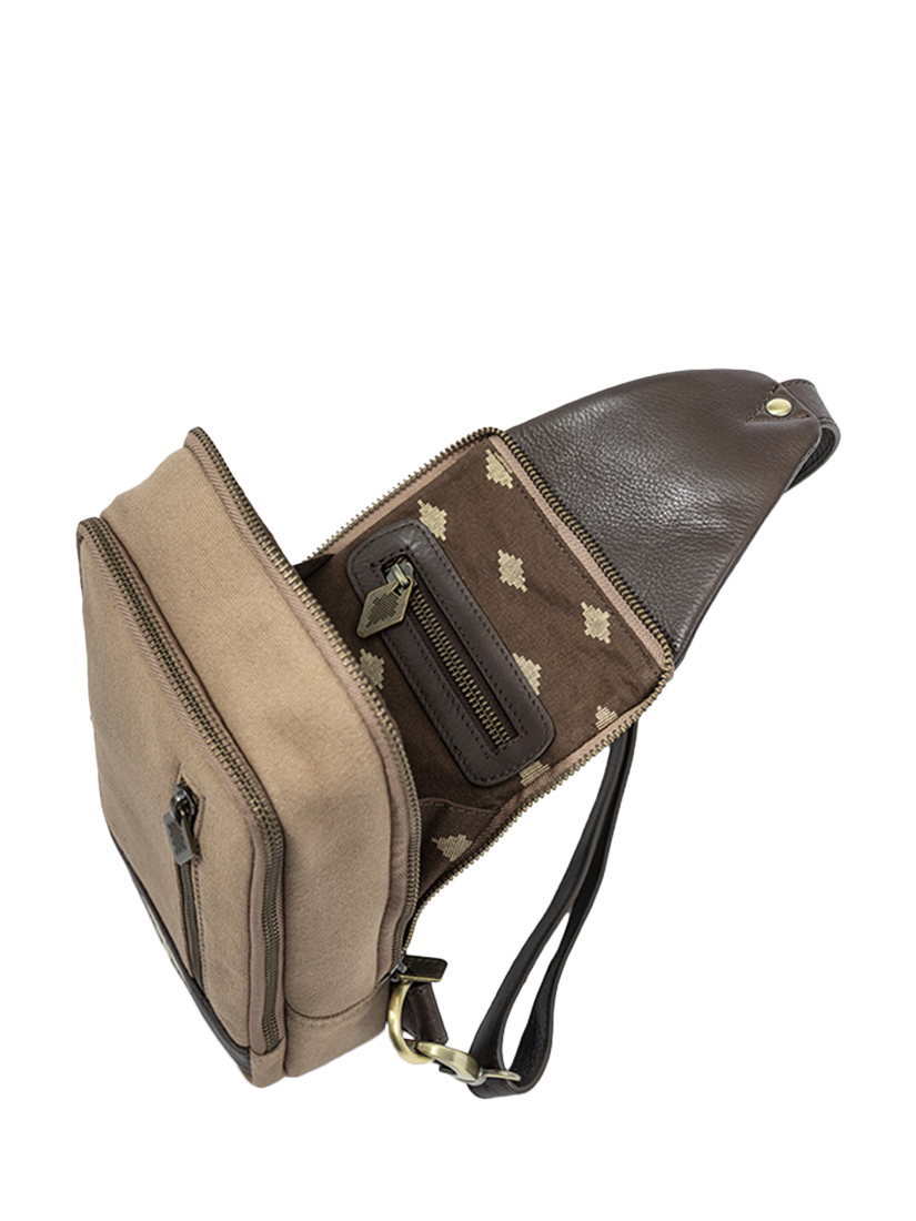 Product image 3 of 3, which shows Pampeano Pequeno Sling Bag, Forest, One Size