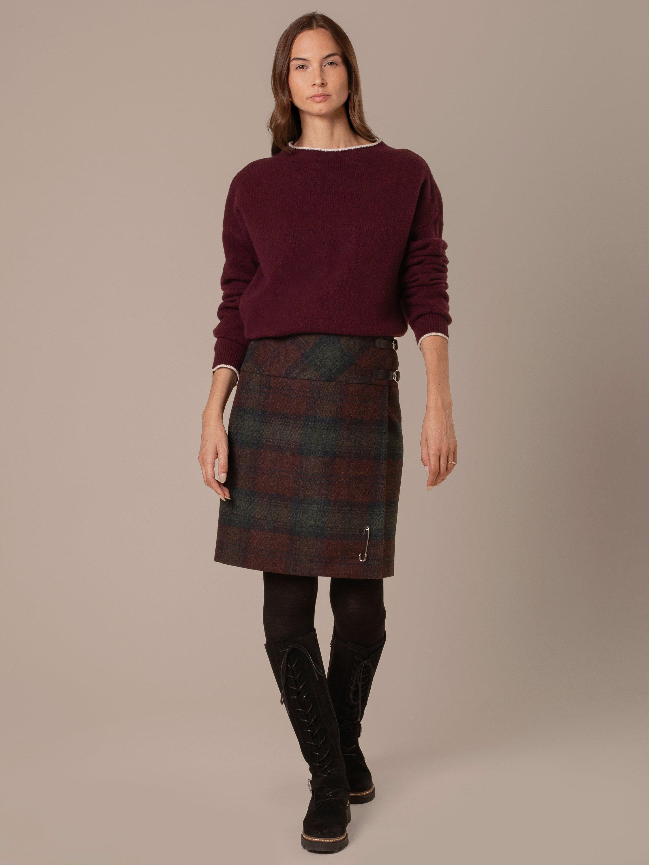 Product image 1 of 8, which shows Celtic & Co. The Celt Pure Wool Kilt, Lindsay, 14