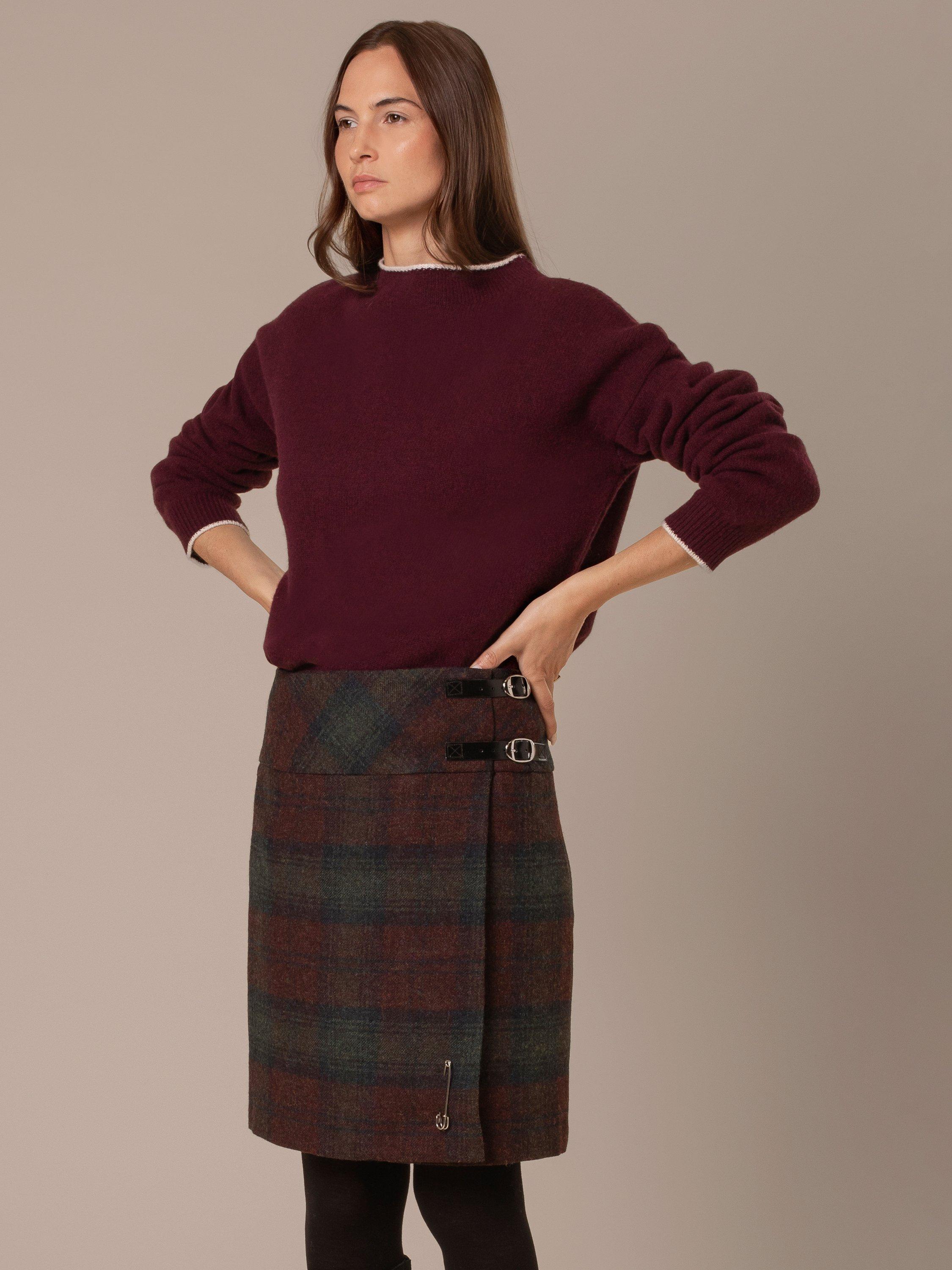 Product image 2 of 8, which shows Celtic & Co. The Celt Pure Wool Kilt, Lindsay, 14