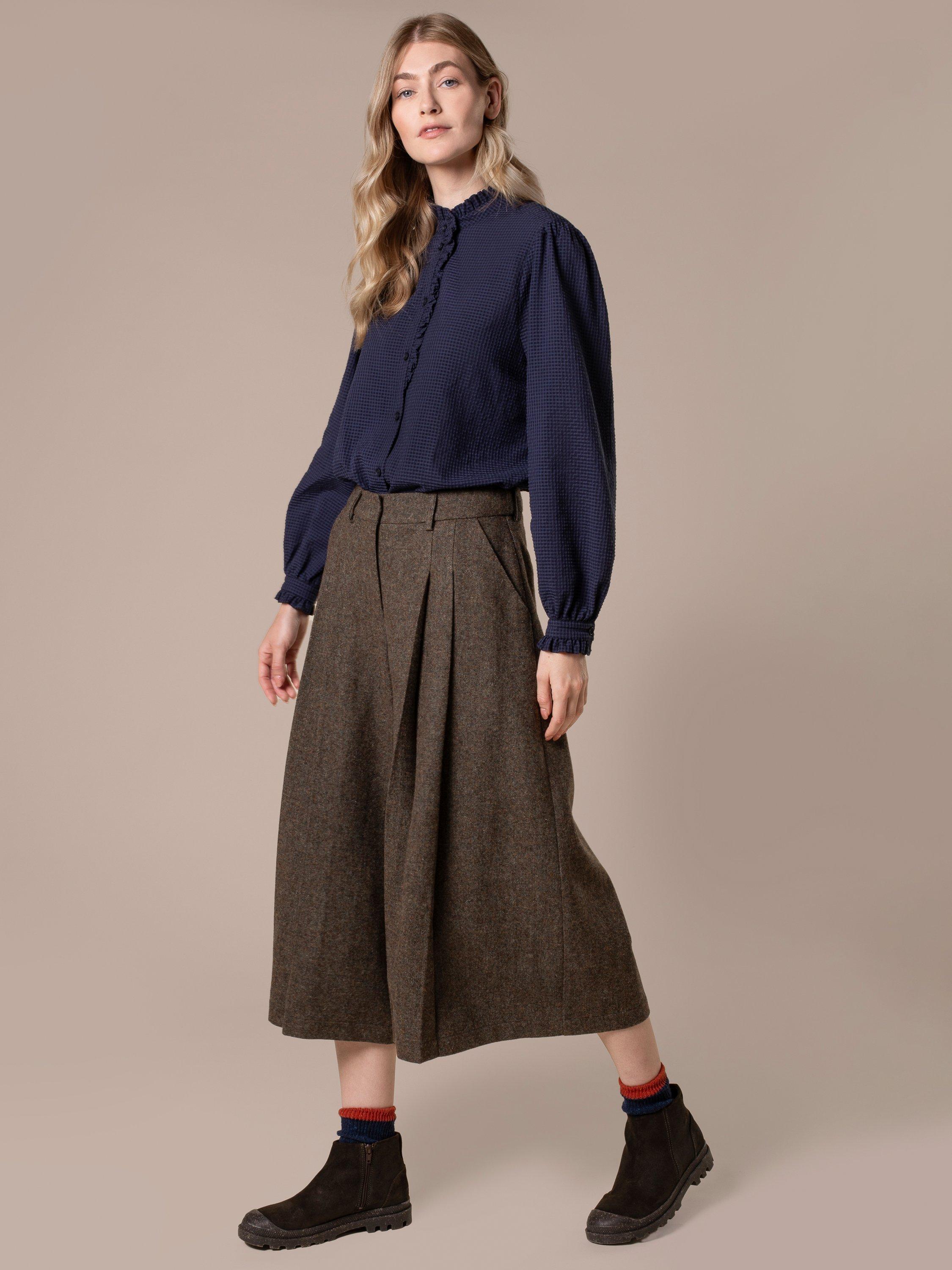 Product image 4 of 9, which shows Celtic & Co.Tweed Wool Cullotes Trousers, Olive, 8