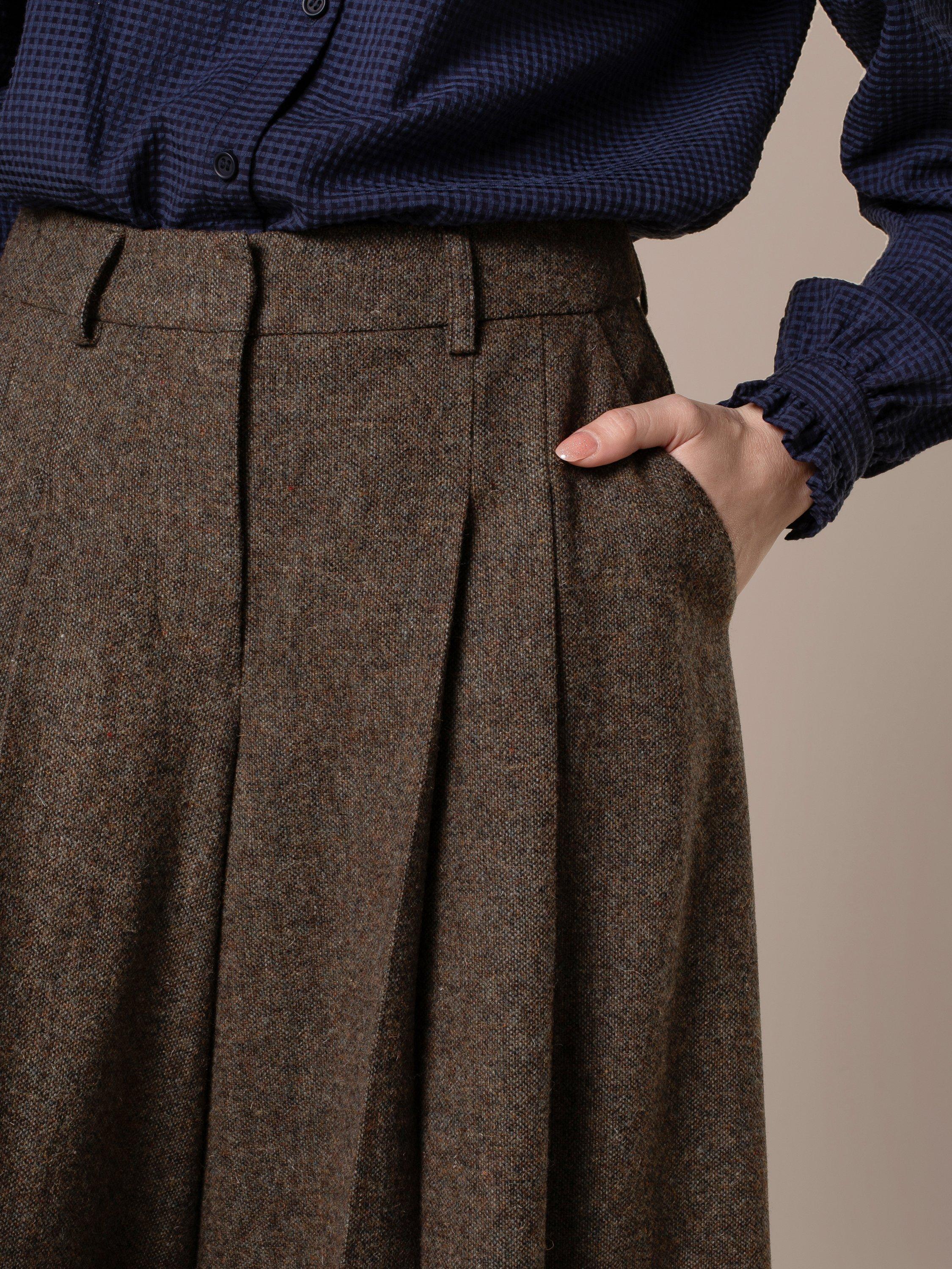 Product image 5 of 9, which shows Celtic & Co.Tweed Wool Cullotes Trousers, Olive, 8