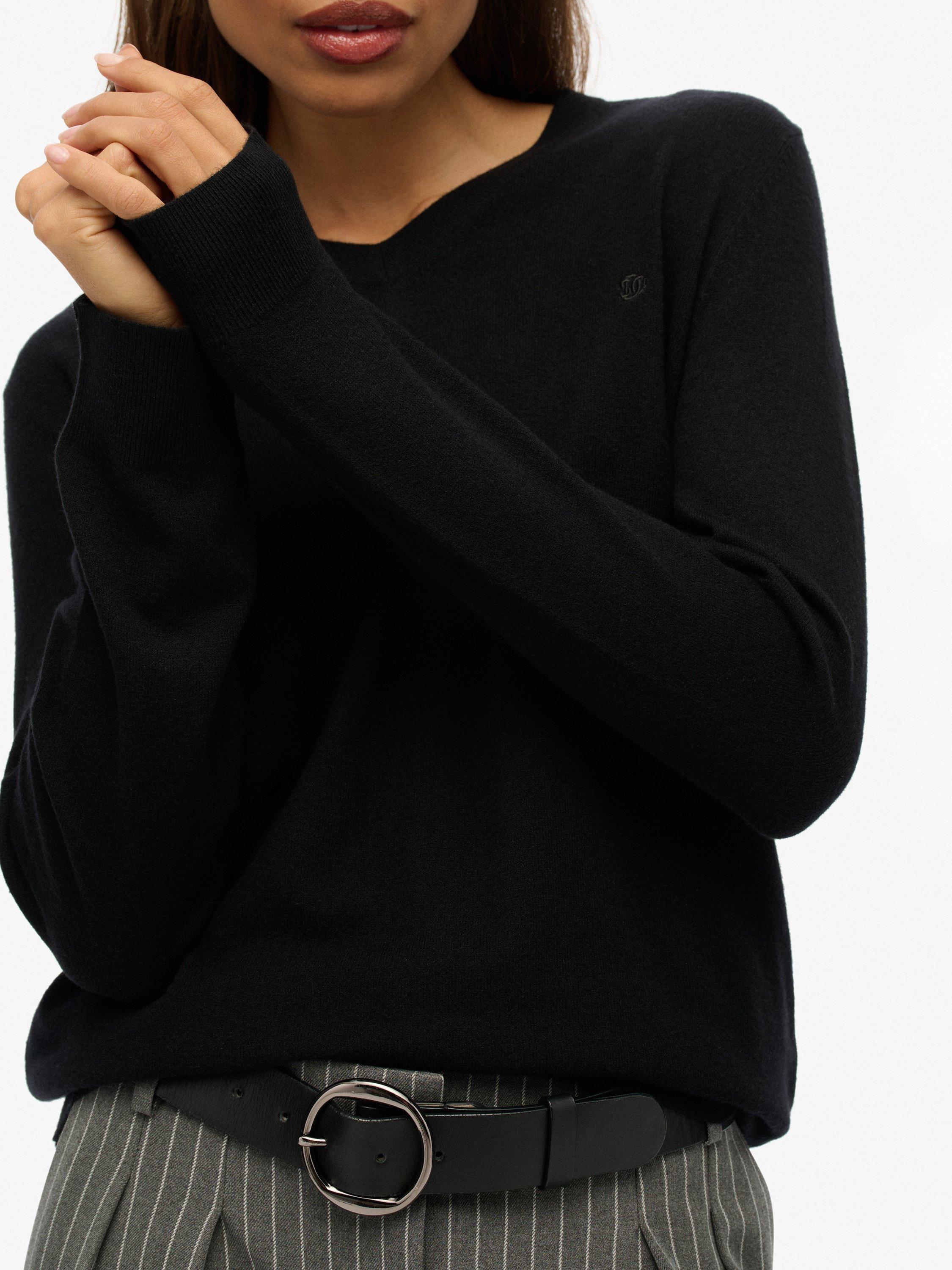 Product image 4 of 5, which shows Superdry Classic V-Neck Jumper, Black, 6
