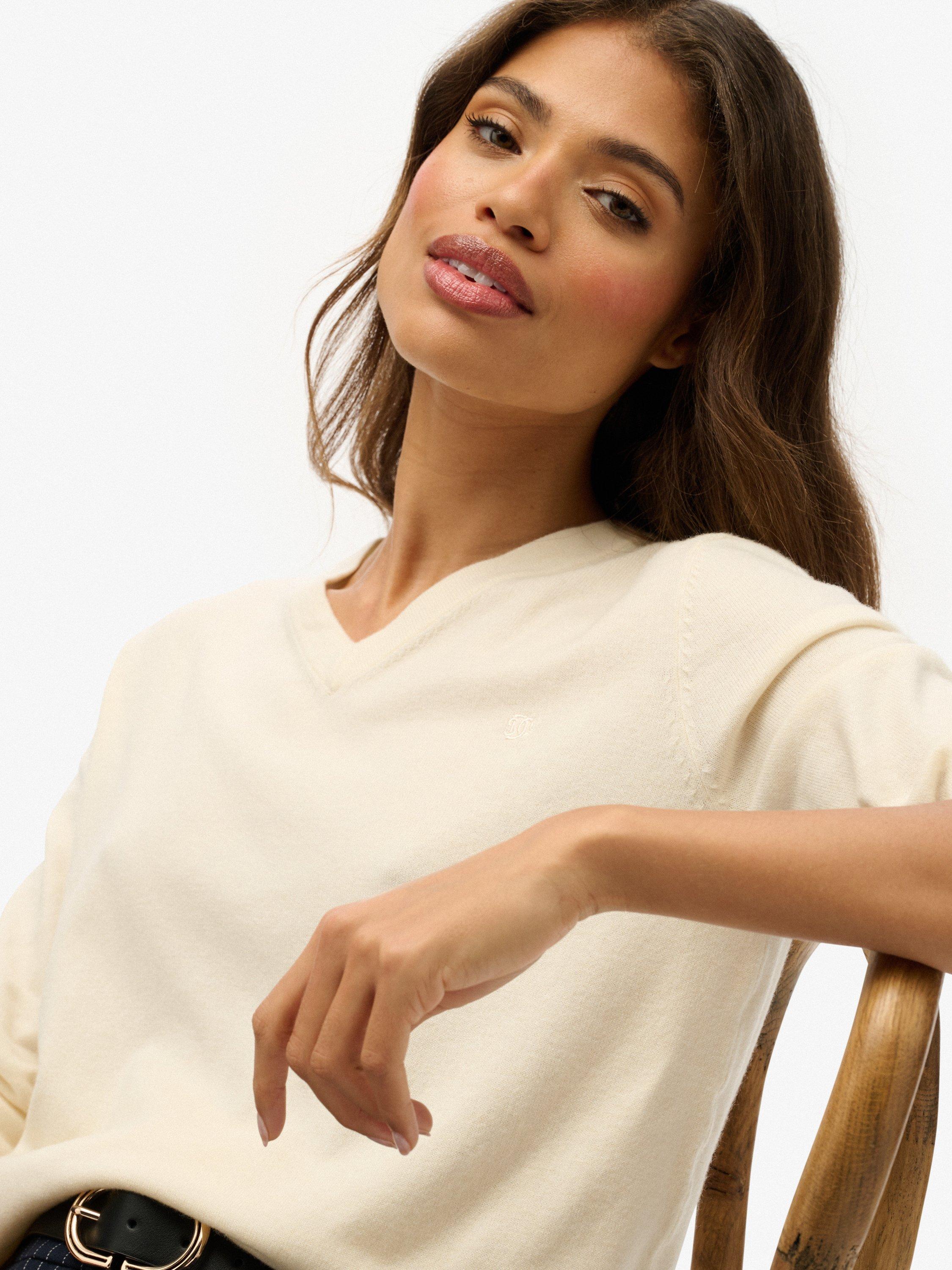 Product image 4 of 5, which shows Superdry Classic V-Neck Jumper, Cream Marl, 6