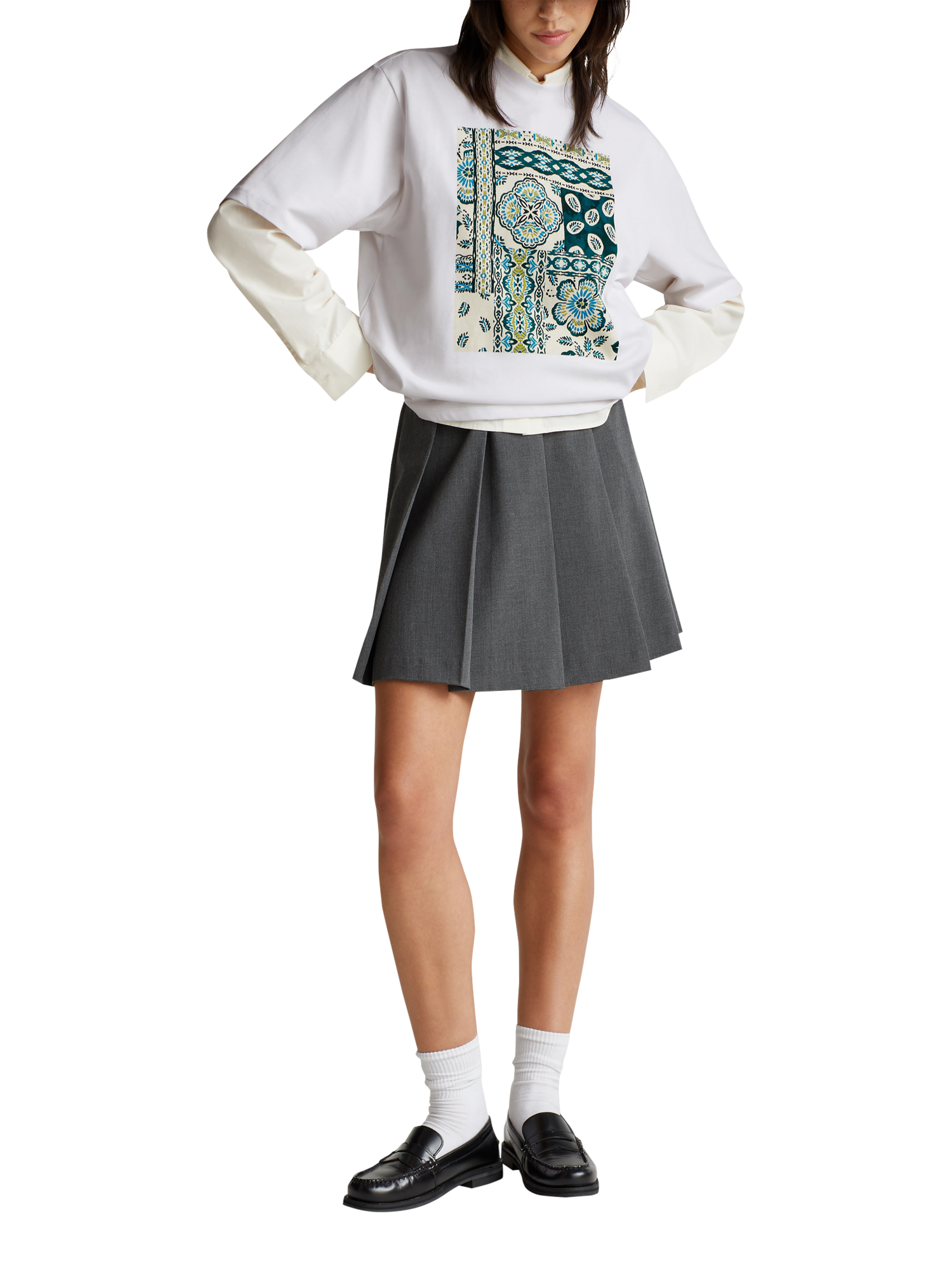 Product image 3 of 5, which shows Benetton Graphic T-Shirt, White, S