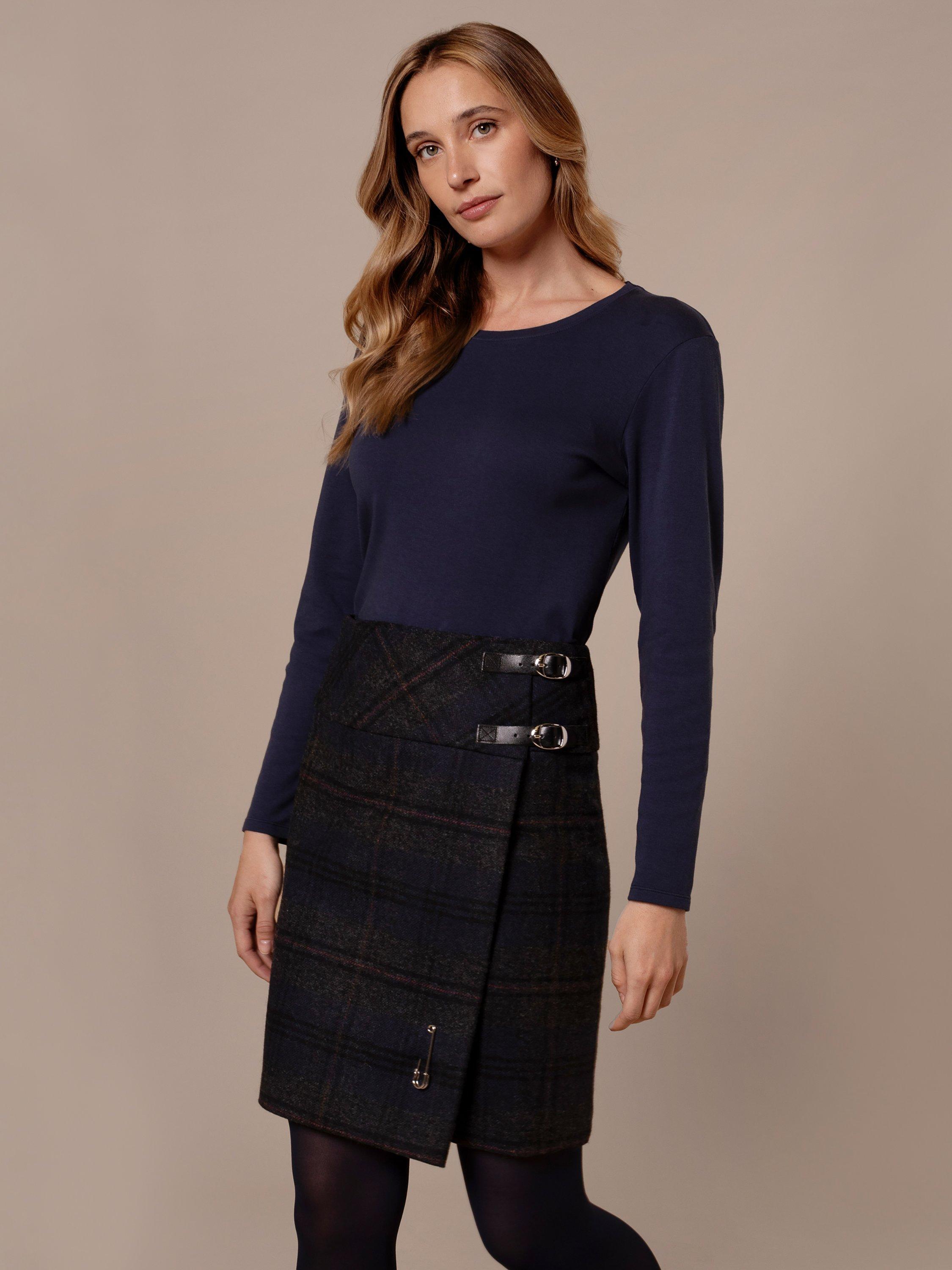 Product image 3 of 6, which shows Celtic & Co. Celt Pure Wool Kilt, Navy Charcoal Tartan, 8