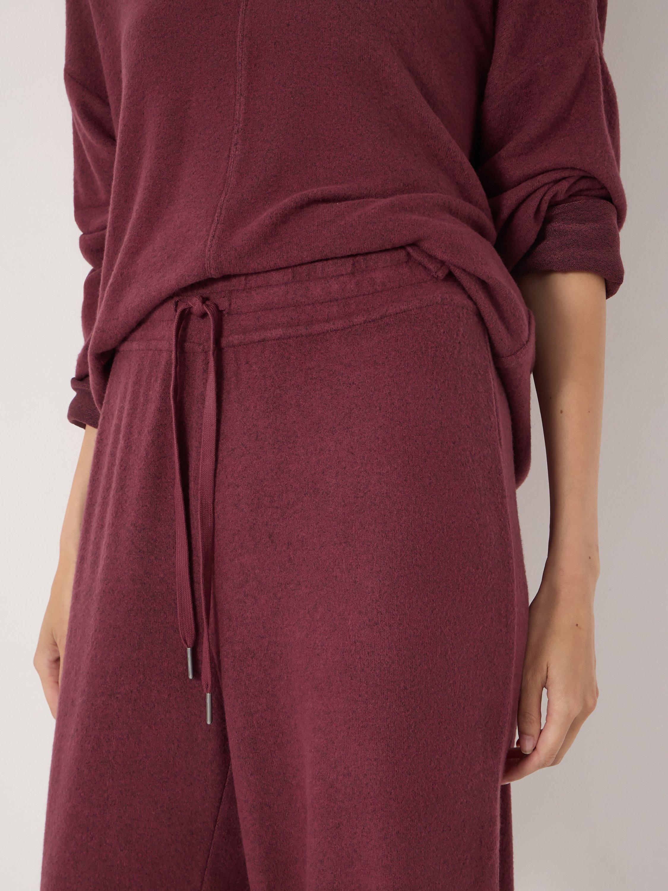 Product image 2 of 4, which shows HUSH Elle Soft Joggers containing LENZING™ ECOVERO™ Viscose, Burgundy Purple, L