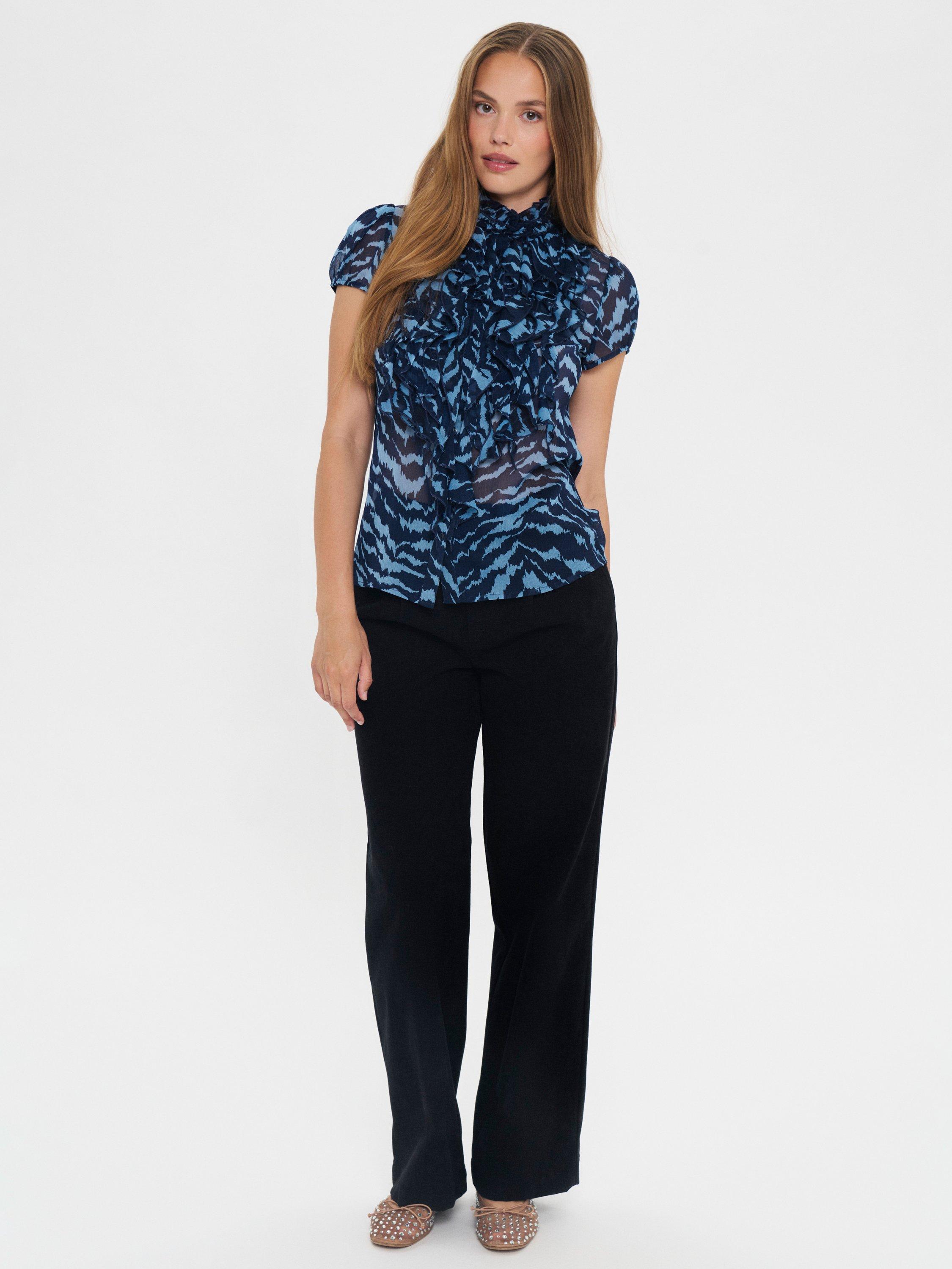 Product image 3 of 6, which shows Saint Tropez Lilja Crinkle Top, Pageant Blue, XS