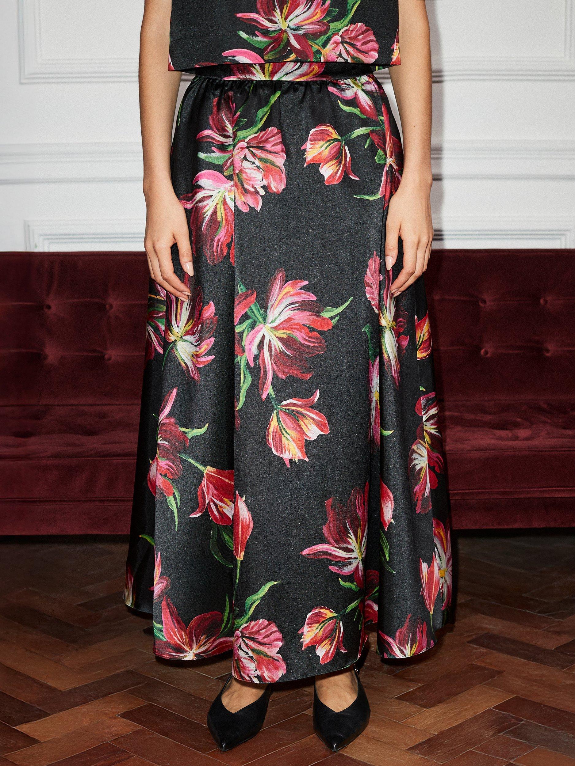 Product image 2 of 5, which shows Ro&Zo Hand Painted Tulip Shell Top , Black, 6