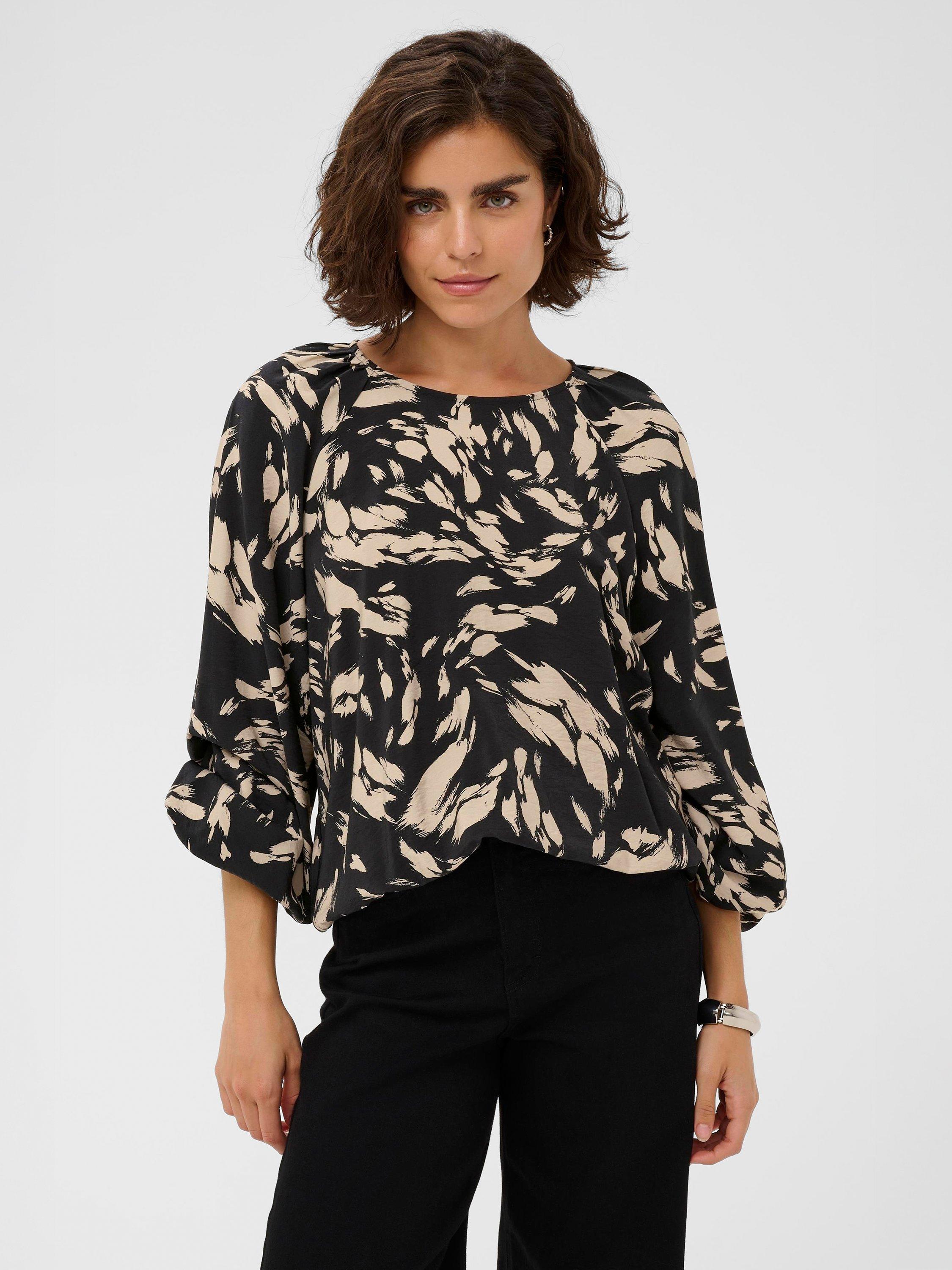 Product image 1 of 6, which shows KAFFE Ulla Graphic Top containing LENZING™ ECOVERO™ Viscose, Black/Grey, 8