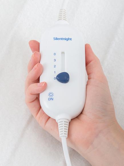 Silentnight Winter Warmer Electric Under Blanket - view 2, White