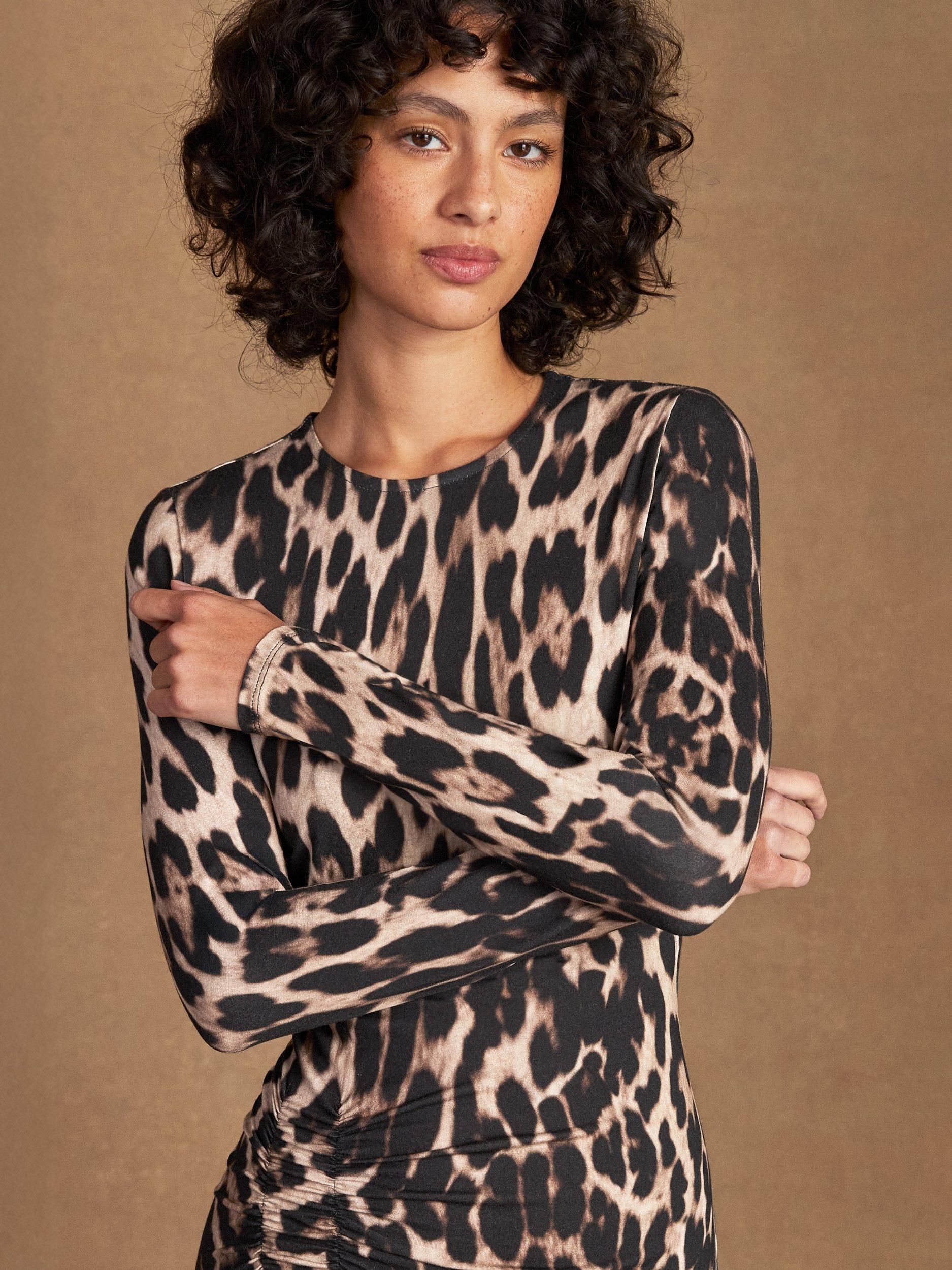 Product image 4 of 6, which shows Ro&Zo Petite Leopard Print Ruched Maxi Dress, Brown, 6Pt