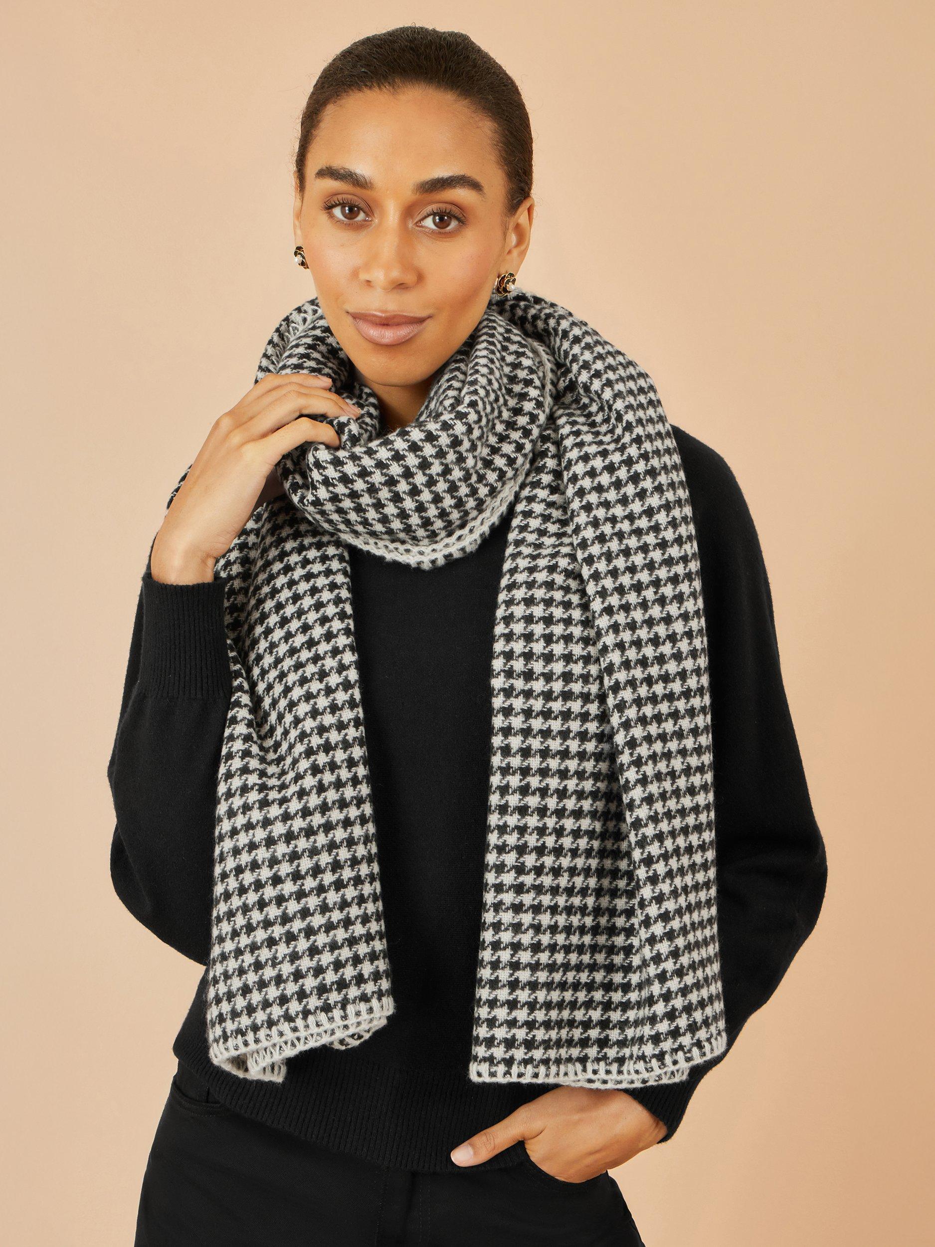 Product image 1 of 2, which shows Yumi Dog Tooth Scarf, Black/White