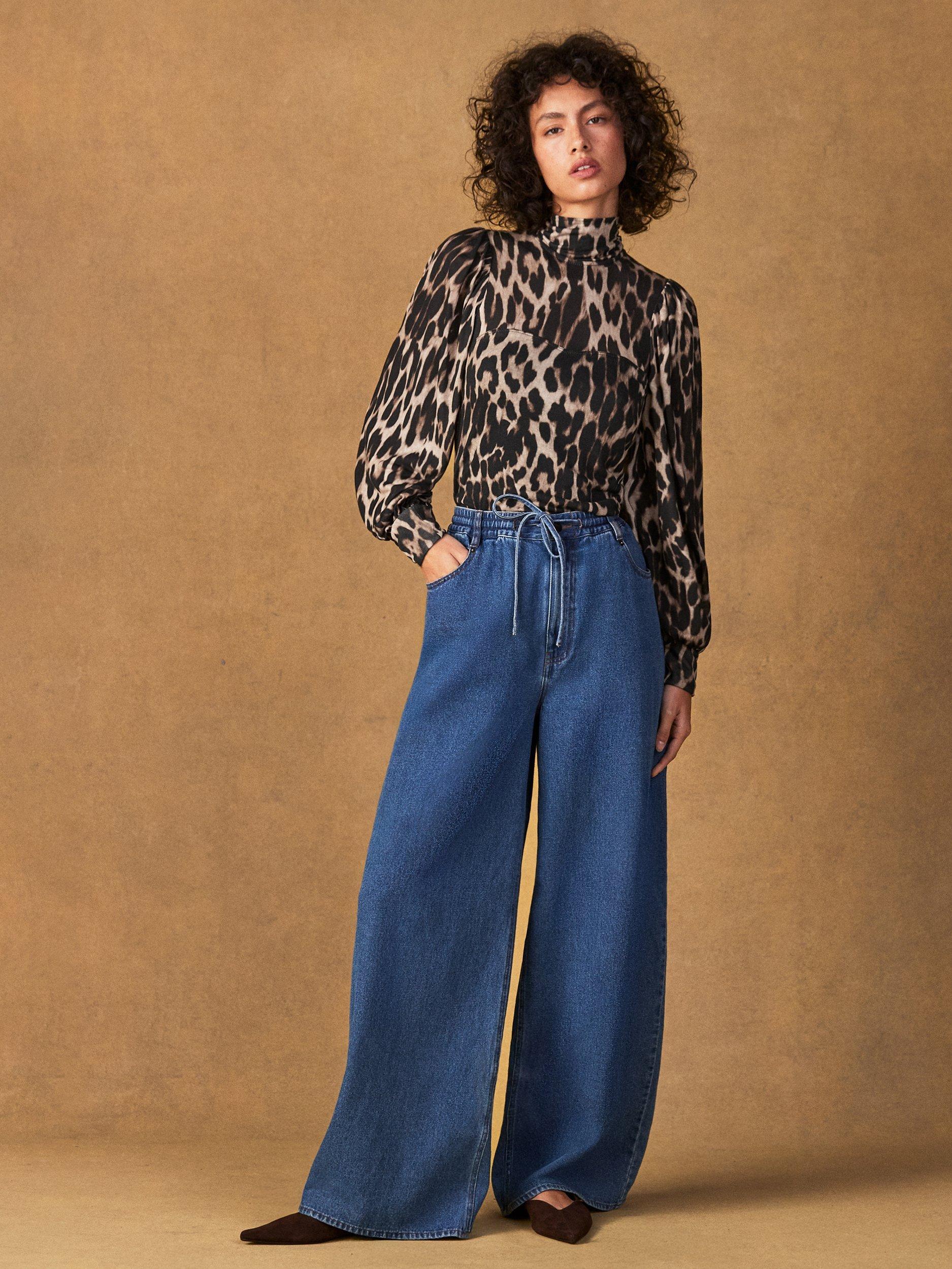 Product image 1 of 5, which shows Ro&Zo Petite Drawstring Wide Leg Jeans, Blue, 6Pt