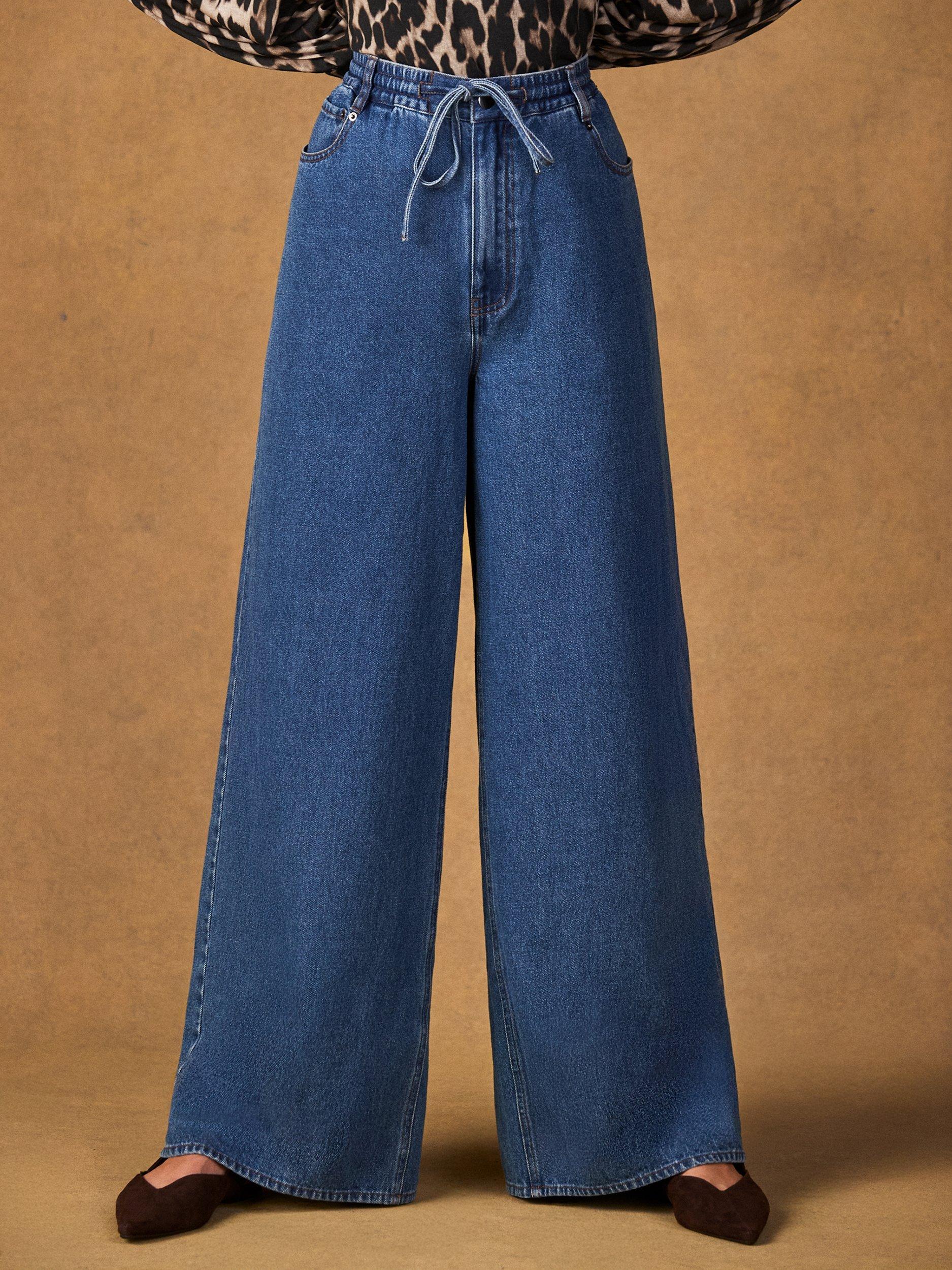 Product image 2 of 5, which shows Ro&Zo Petite Drawstring Wide Leg Jeans, Blue, 6Pt