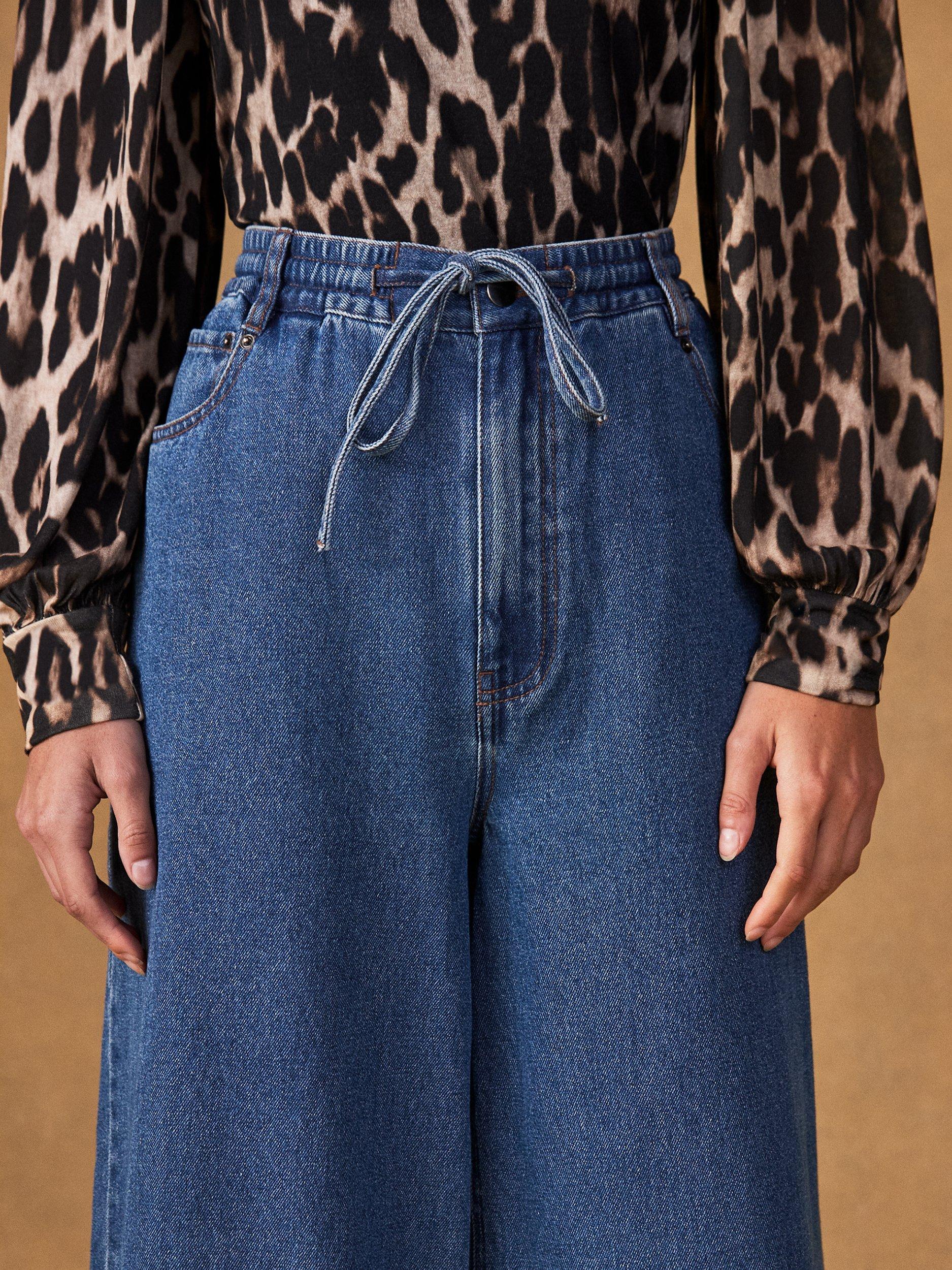 Product image 3 of 5, which shows Ro&Zo Petite Drawstring Wide Leg Jeans, Blue, 6Pt