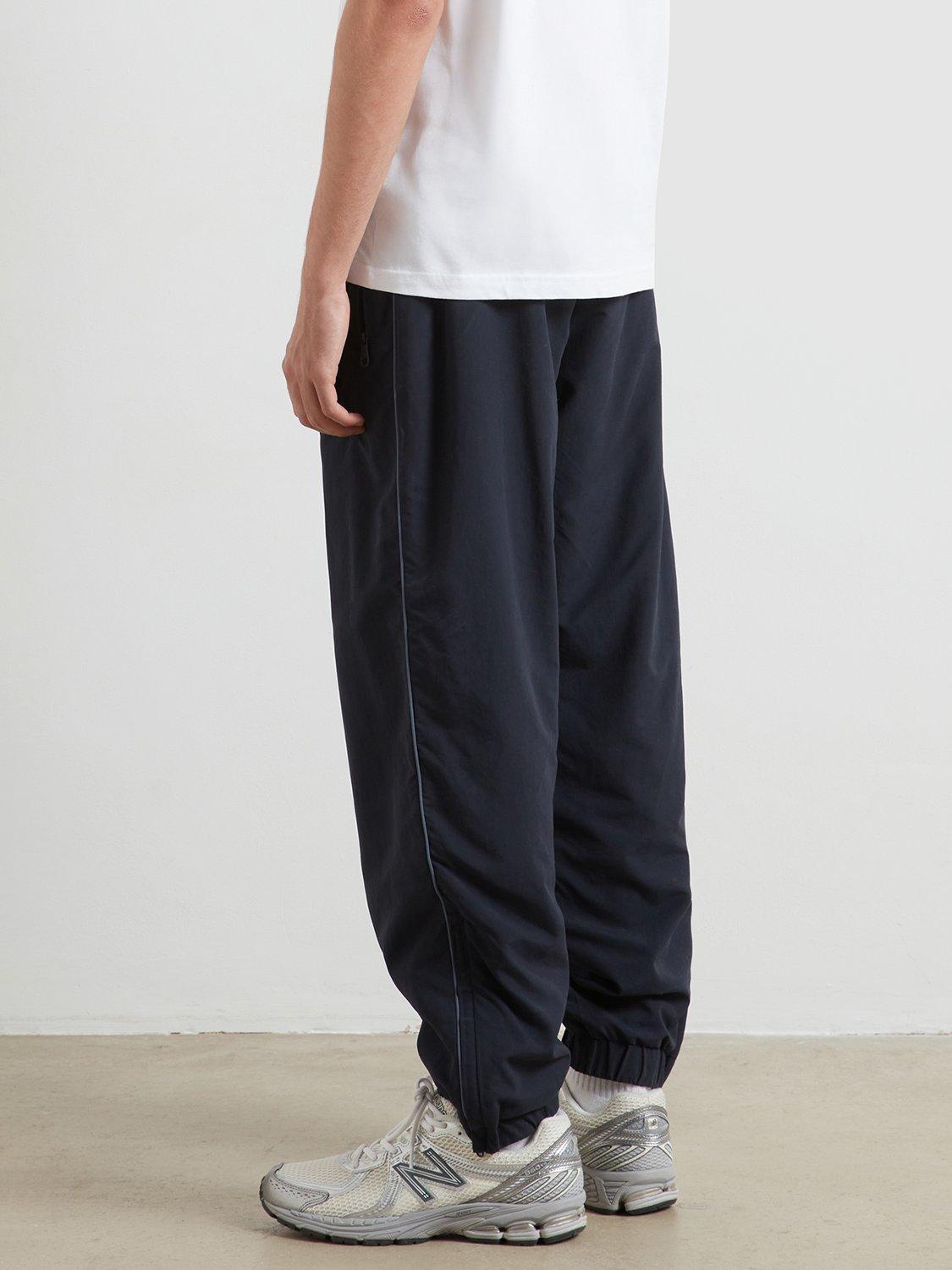 Product image 3 of 5, which shows Farah Mossley Joggers, Navy, S
