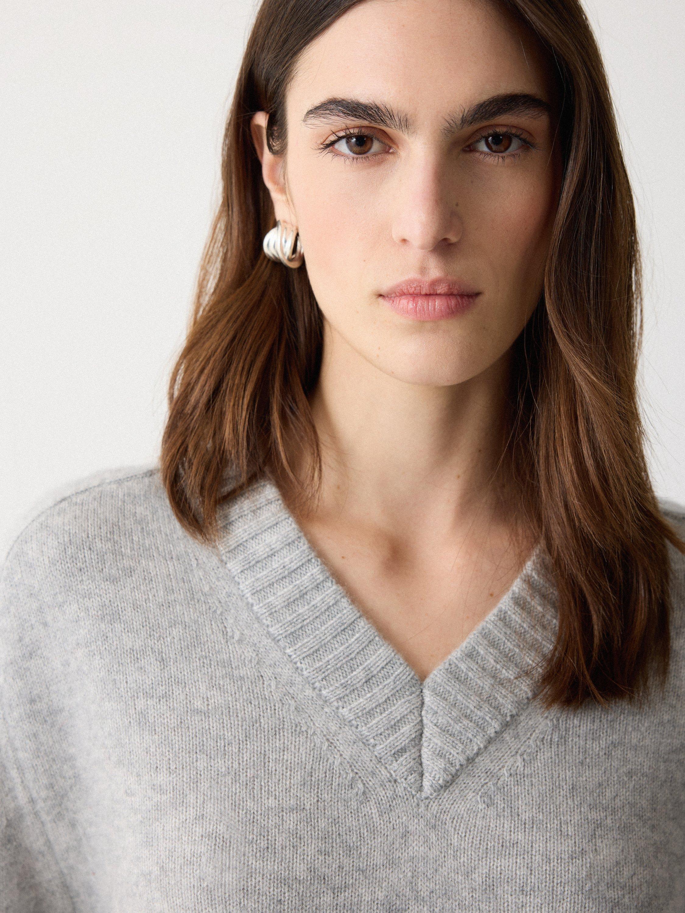 Product image 3 of 7, which shows Jigsaw V-Neck Wool Rich Jumper, Light Grey, XS