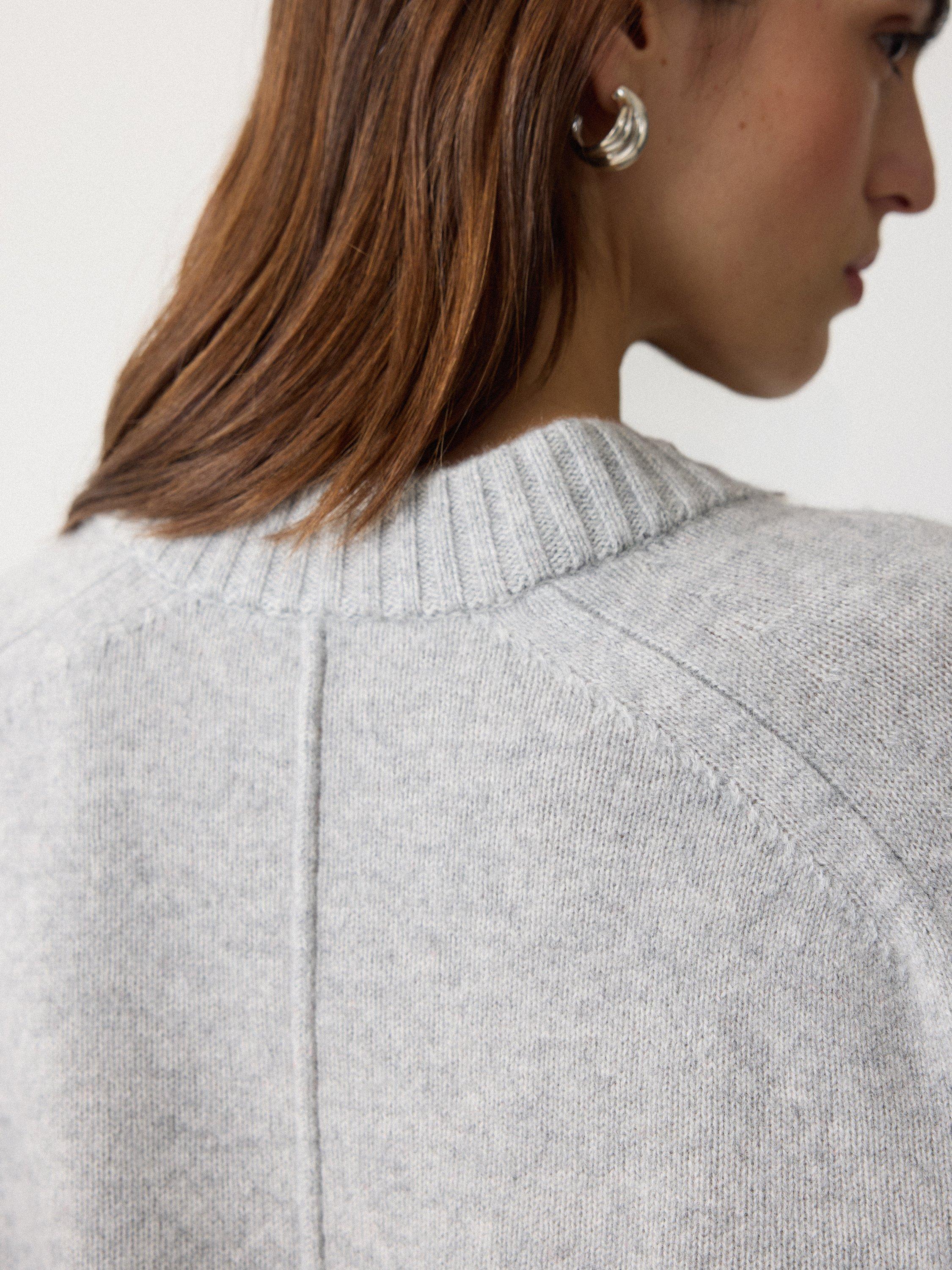 Product image 4 of 7, which shows Jigsaw V-Neck Wool Rich Jumper, Light Grey, XS