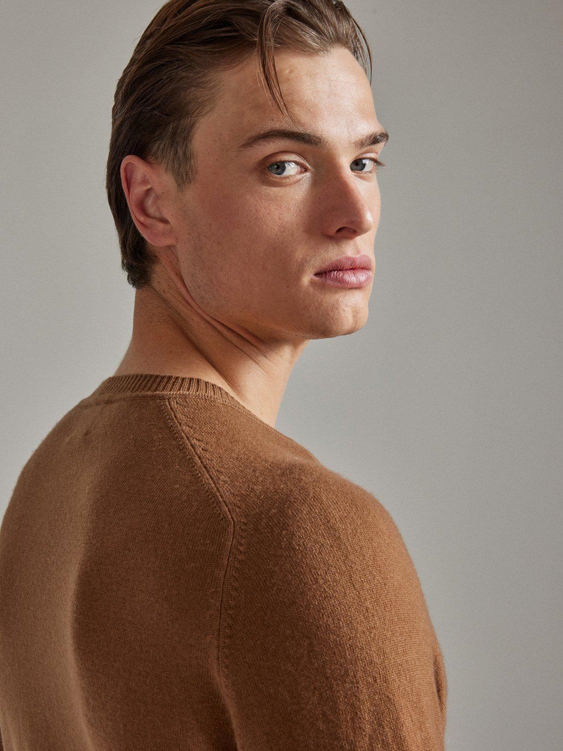 Product image 5 of 6, which shows SALTS Unisex Split Neck Wool Rich Jumper, Caramel, S
