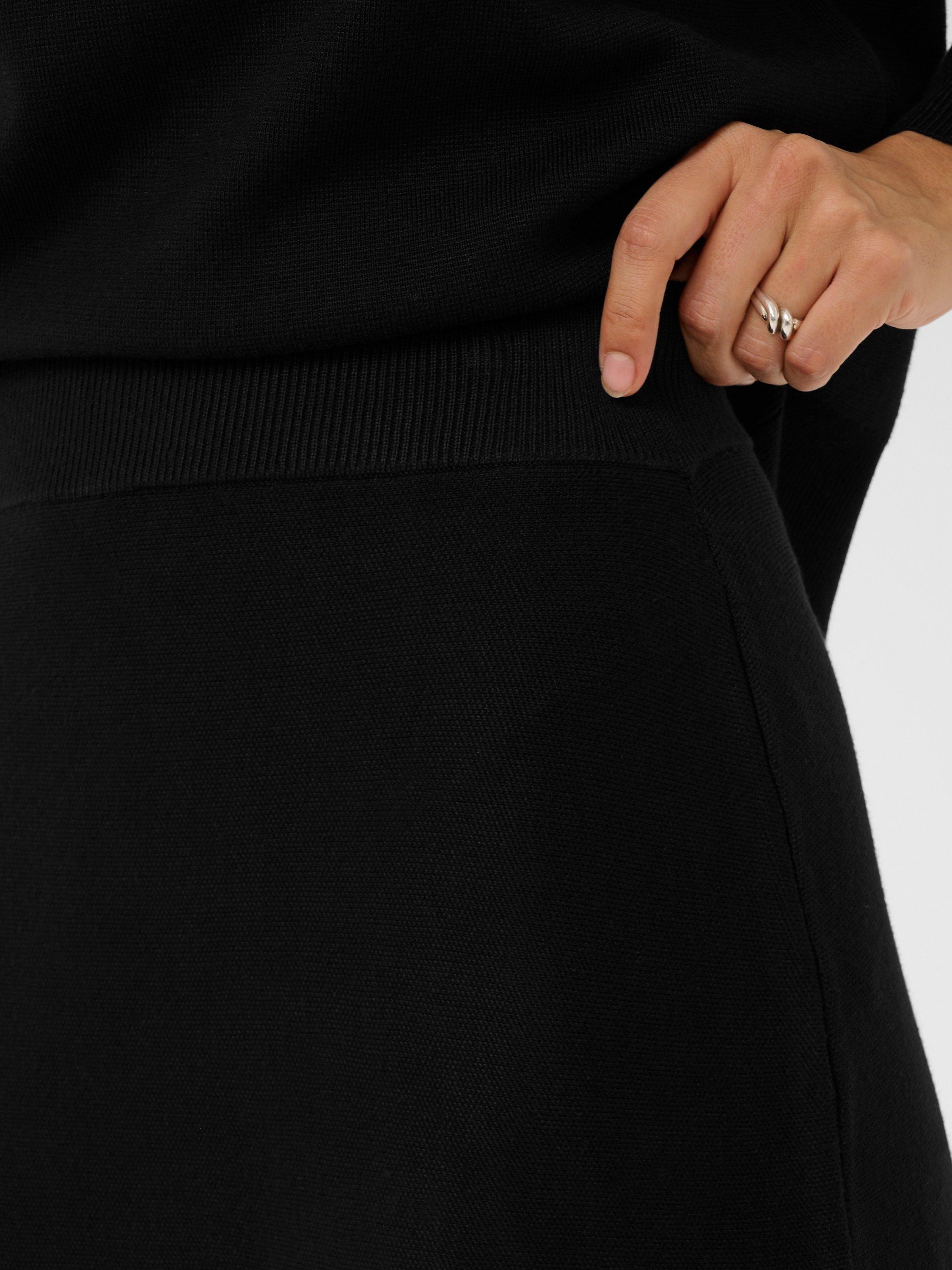 Product image 4 of 6, which shows KAFFE Malina Knitted Midi Skirt, Black, XS