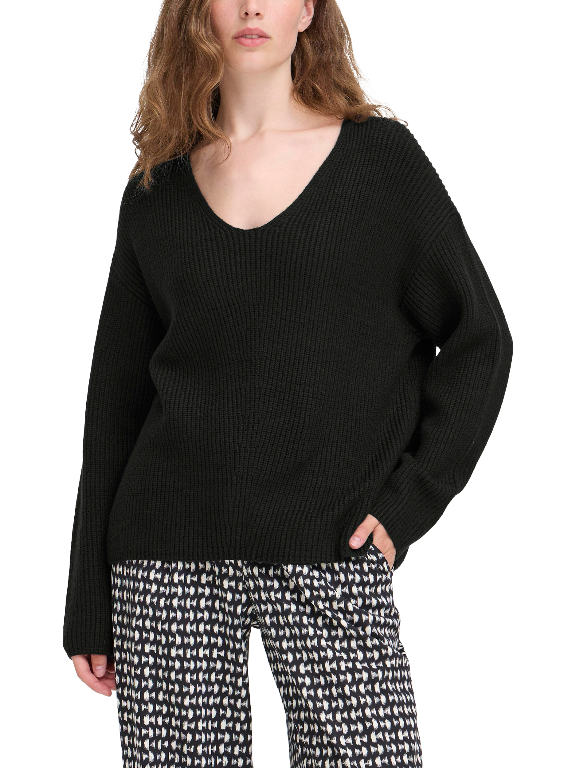 Product image 1 of 5, which shows ICHI Chana V-Neck Jumper, Black, XS