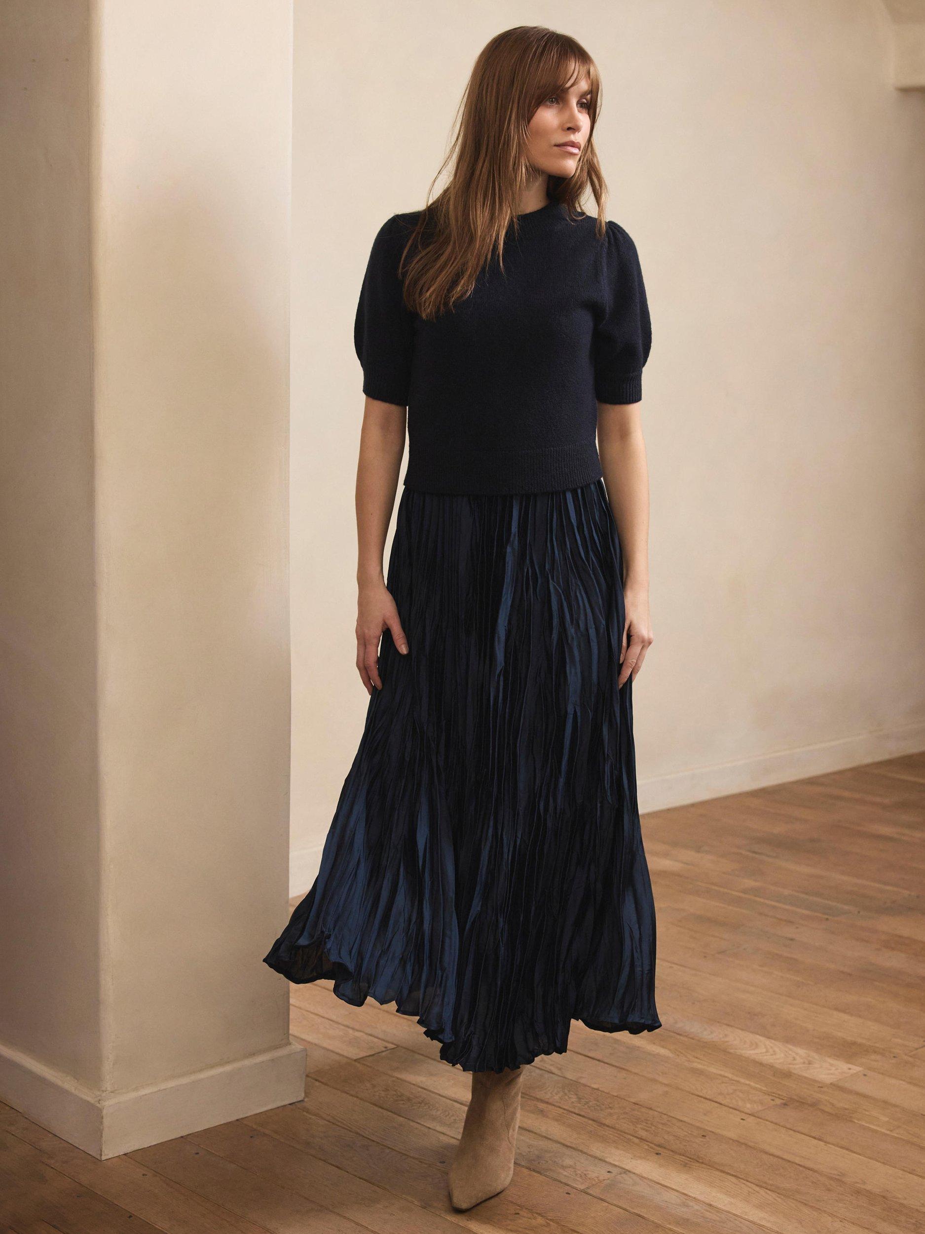 mint velvet pleated dress navy multi Mint Velvet Blue Floral Print Midi Dress | Size 6 | Blue | Short Sleeve