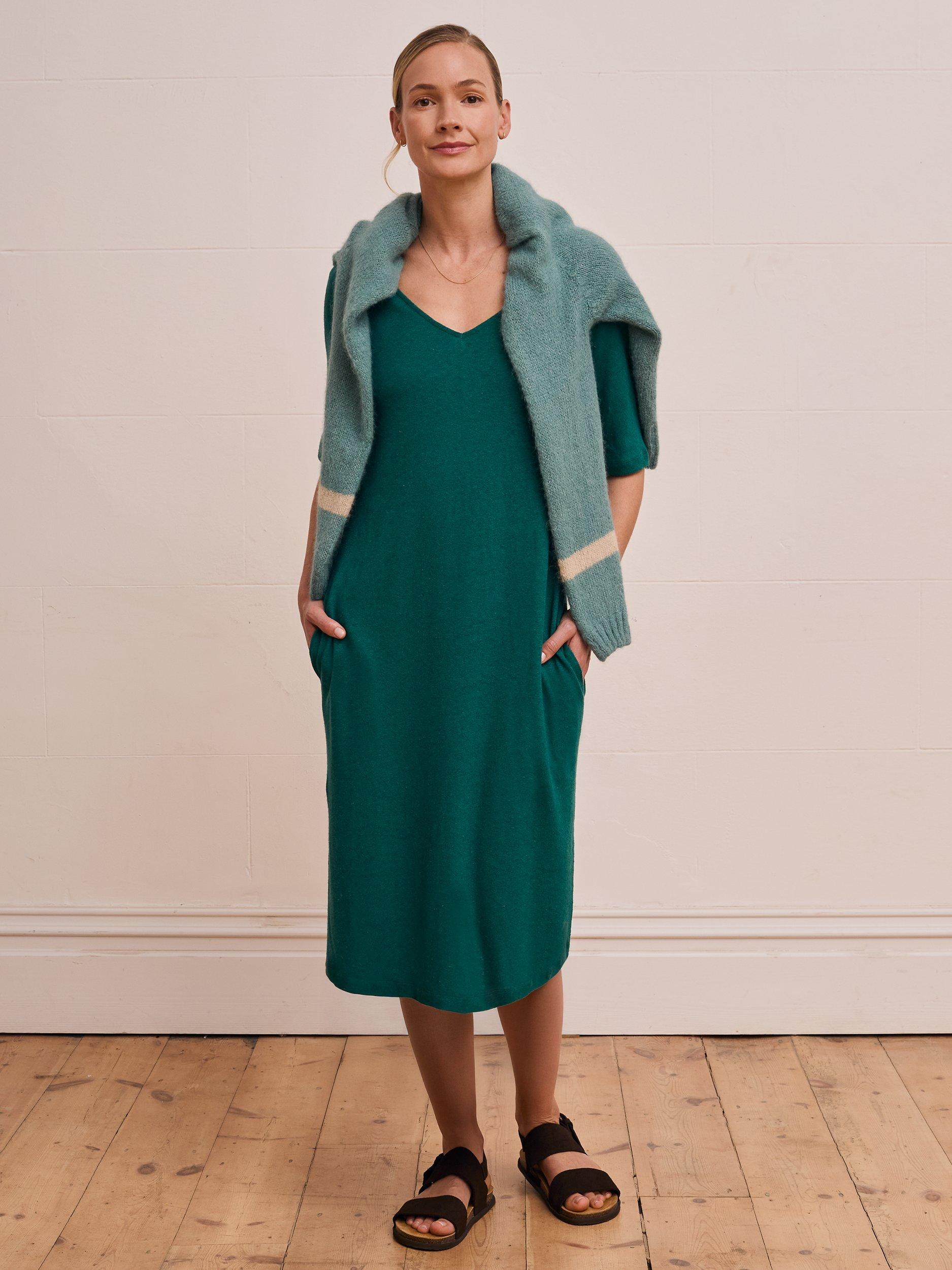 celtic and co linen dress Celtic & Co. Sleeveless V-Neck Linen Maxi Dress - Palm Print
