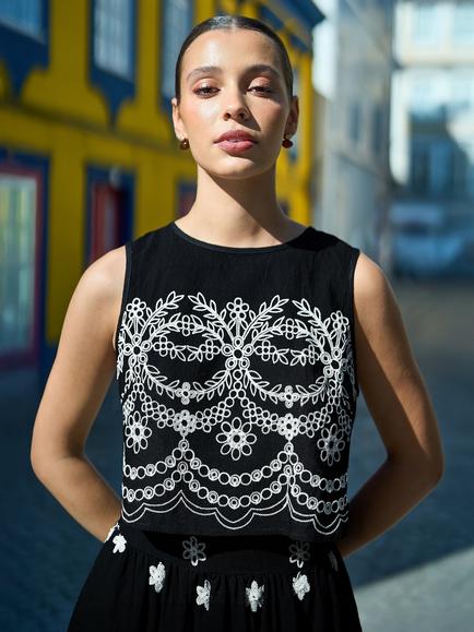 Yumi Embroidered Floral Crop Top, Black, Black