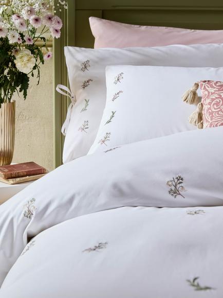 Historic Royal Palaces Victoria Sprigs 250 Thread Count Duvet Cover Set - view 2, Rose Pink
