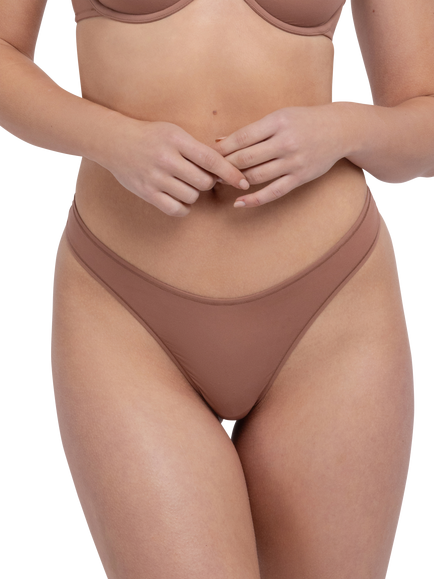 Dorina Noa Thong, Brown