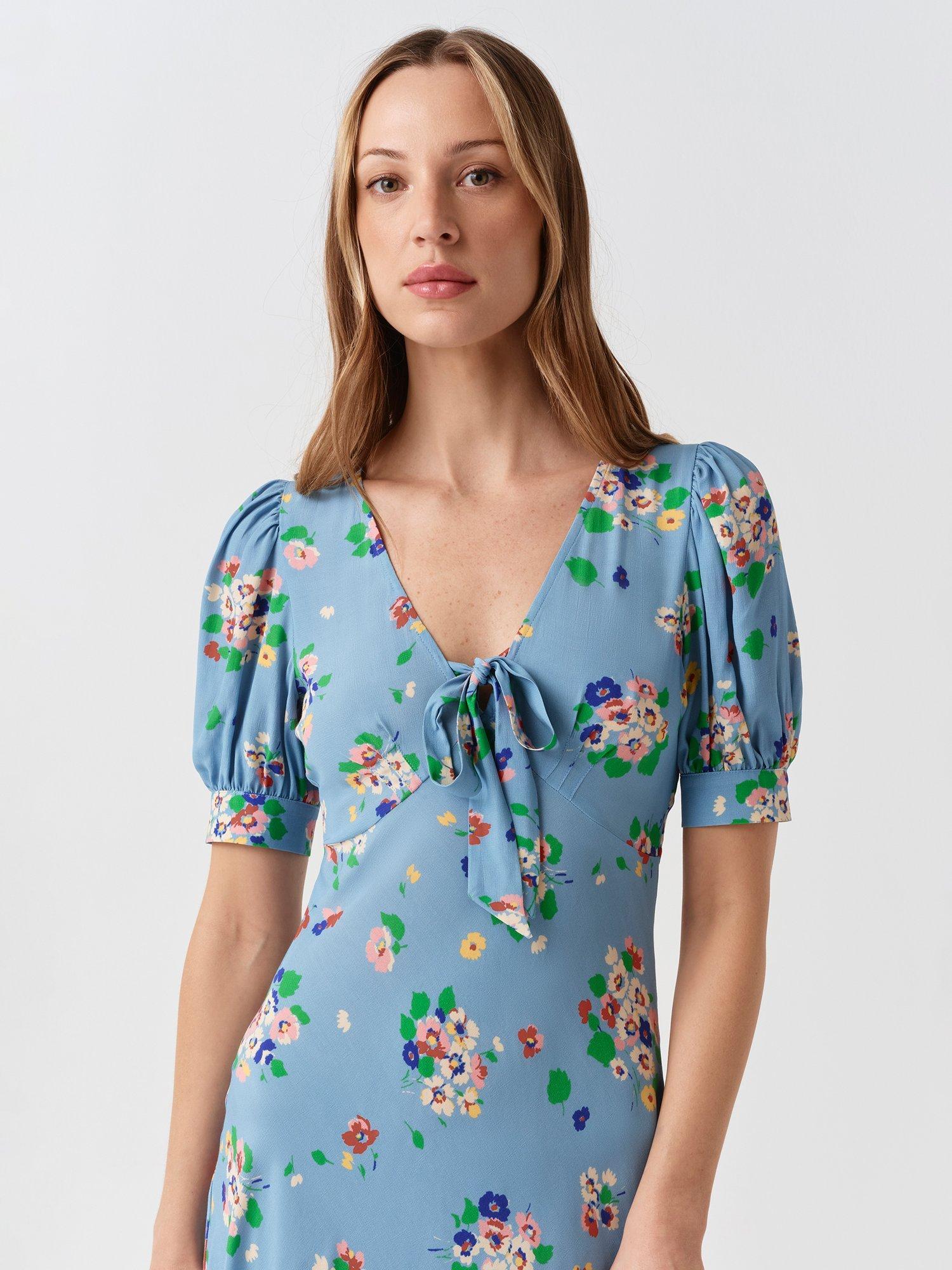 amur denim dress Clea – Material:Dress 96% polyester-4% elasthane Sleeves and lining 100% polyester shiny jersey Crewneck Short puff sleeves 16 Stylish Easter Dresses