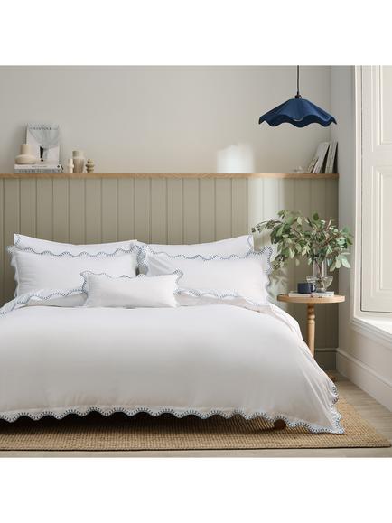 Christy Lucerne Scalloped 400 Thread Count Cotton Sateen Duvet Cover Set, White/Indigo