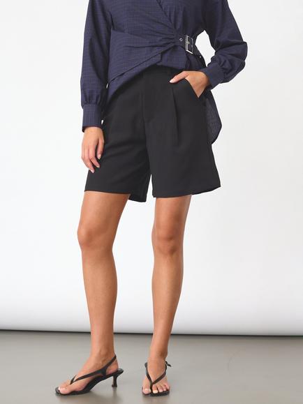 Sisters Point Tailored Shorts, Black, Black