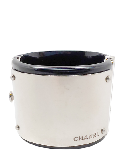 Pre-loved Vintage CHANEL Logo Plaque Cuff, Dated 2007, Silver, Silver