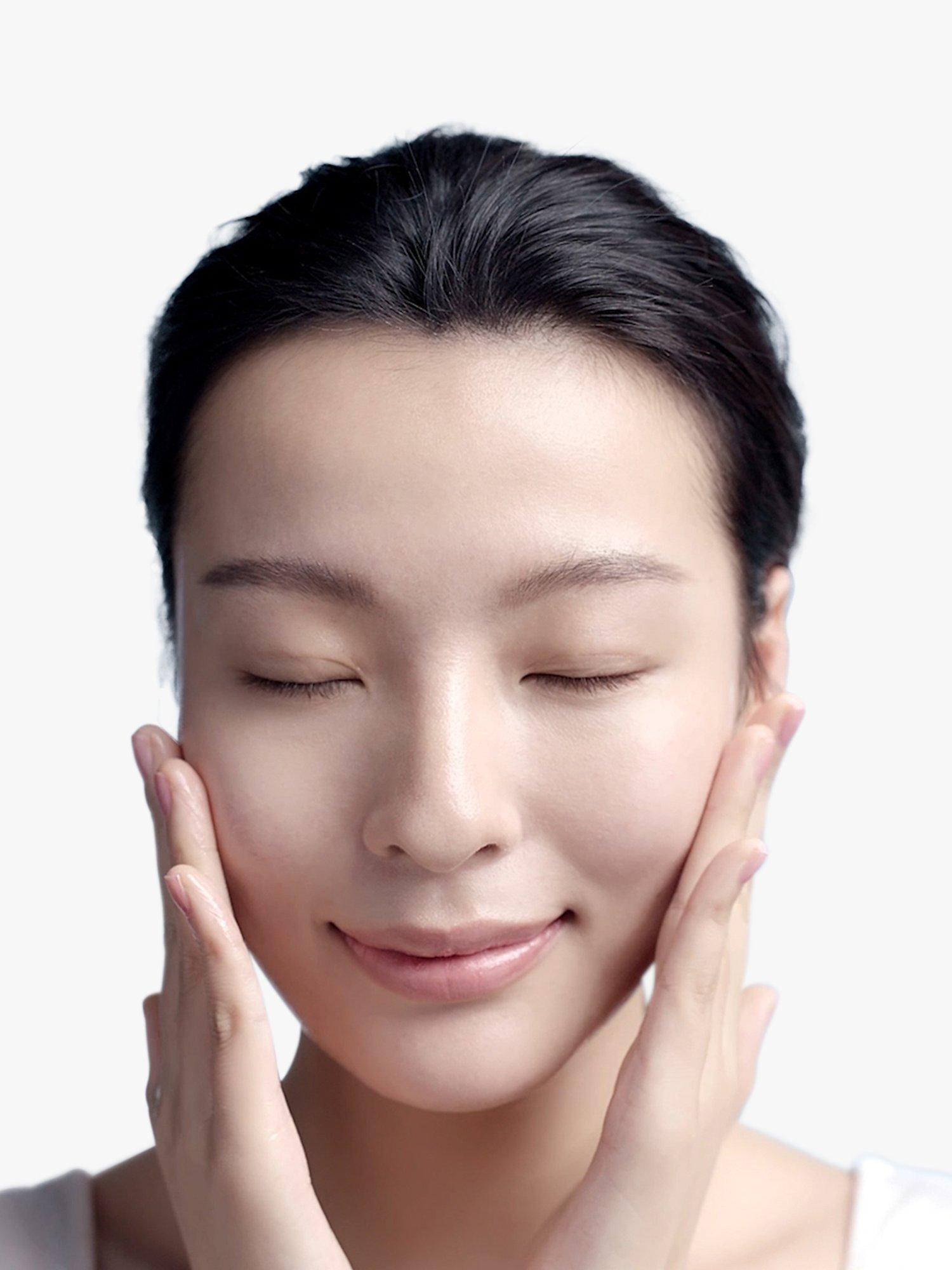 Product image 4 of 4, which shows Estée Lauder Perfectly Clean Infusion Balancing Essence Lotion with Amino Acid + Waterlily, 400ml