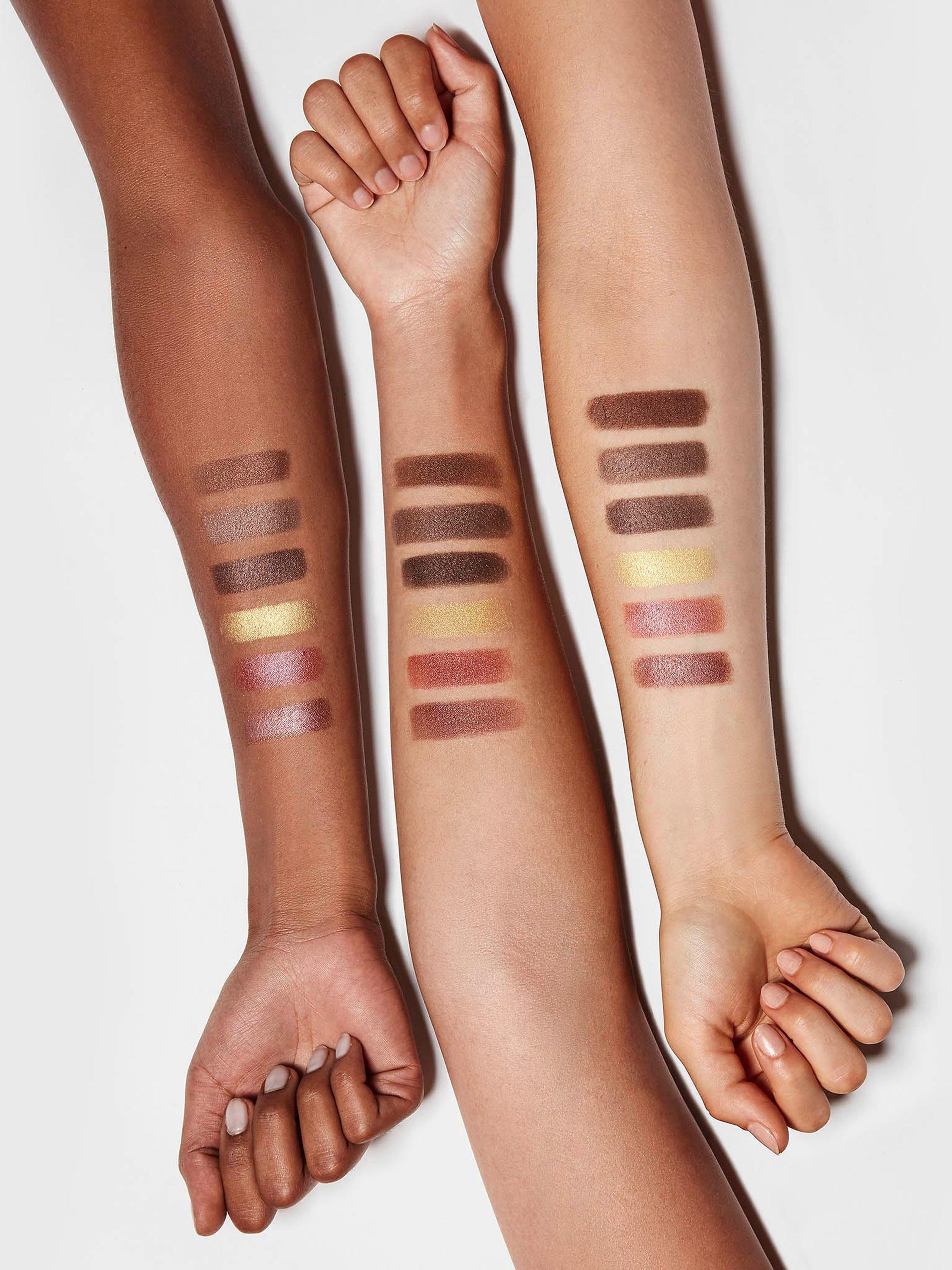Product image 5 of 5, which shows Carolina Herrera Chic Mono Eyeshadow Shimmer, Burgundy
