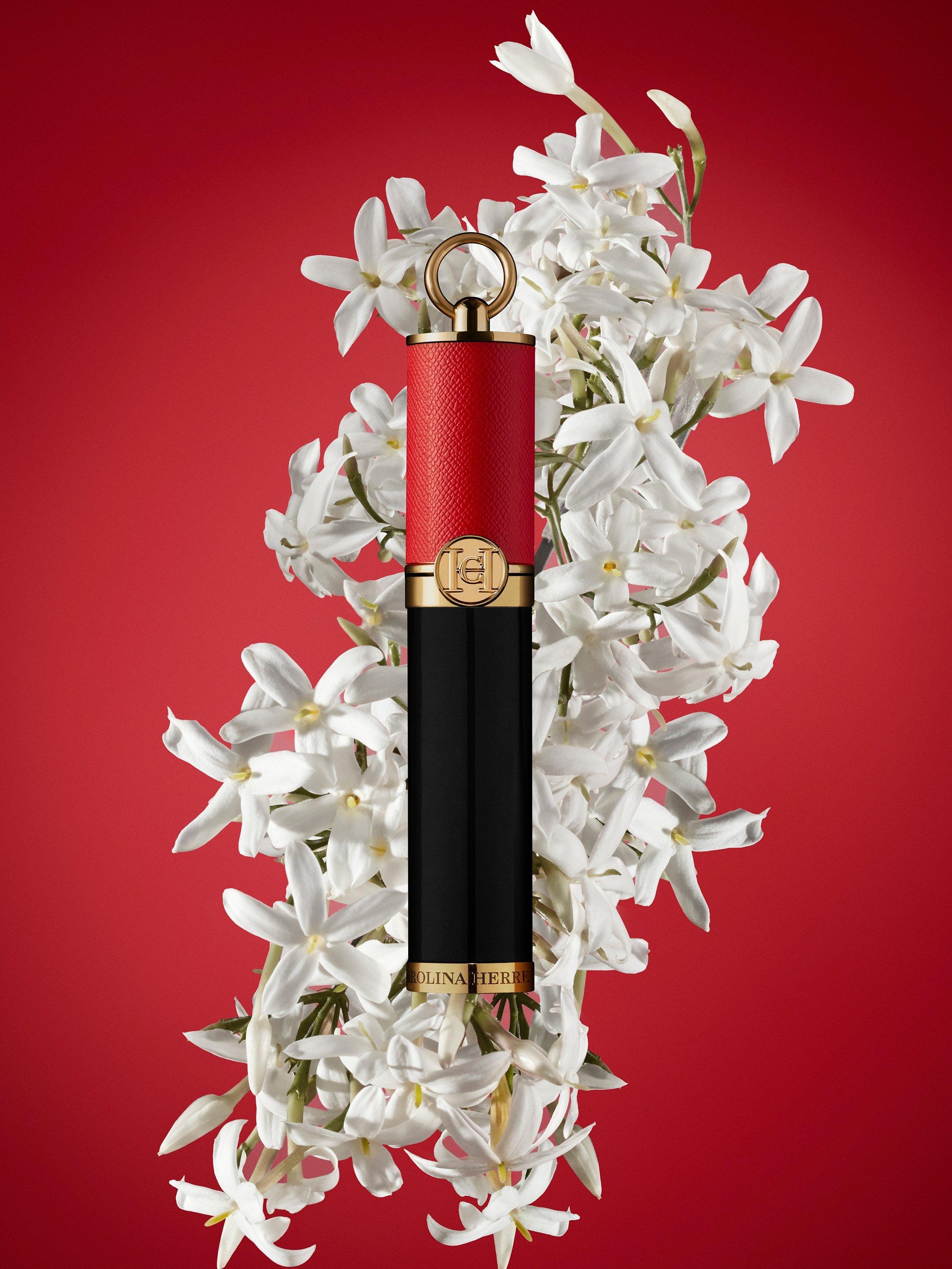 Product image 2 of 7, which shows Carolina Herrera Fabulous Eyes Mascara Smudgeproof, Black