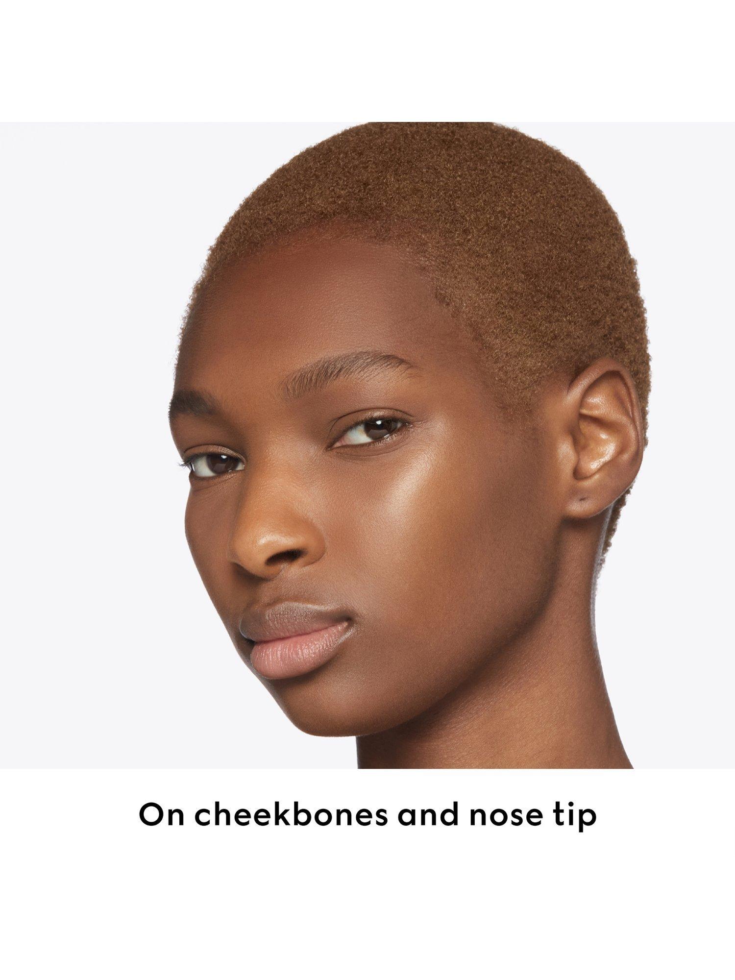 Product image 4 of 7, which shows Gucci Beauty Illuminateur de Beauté Liquid Highlighter, Universal