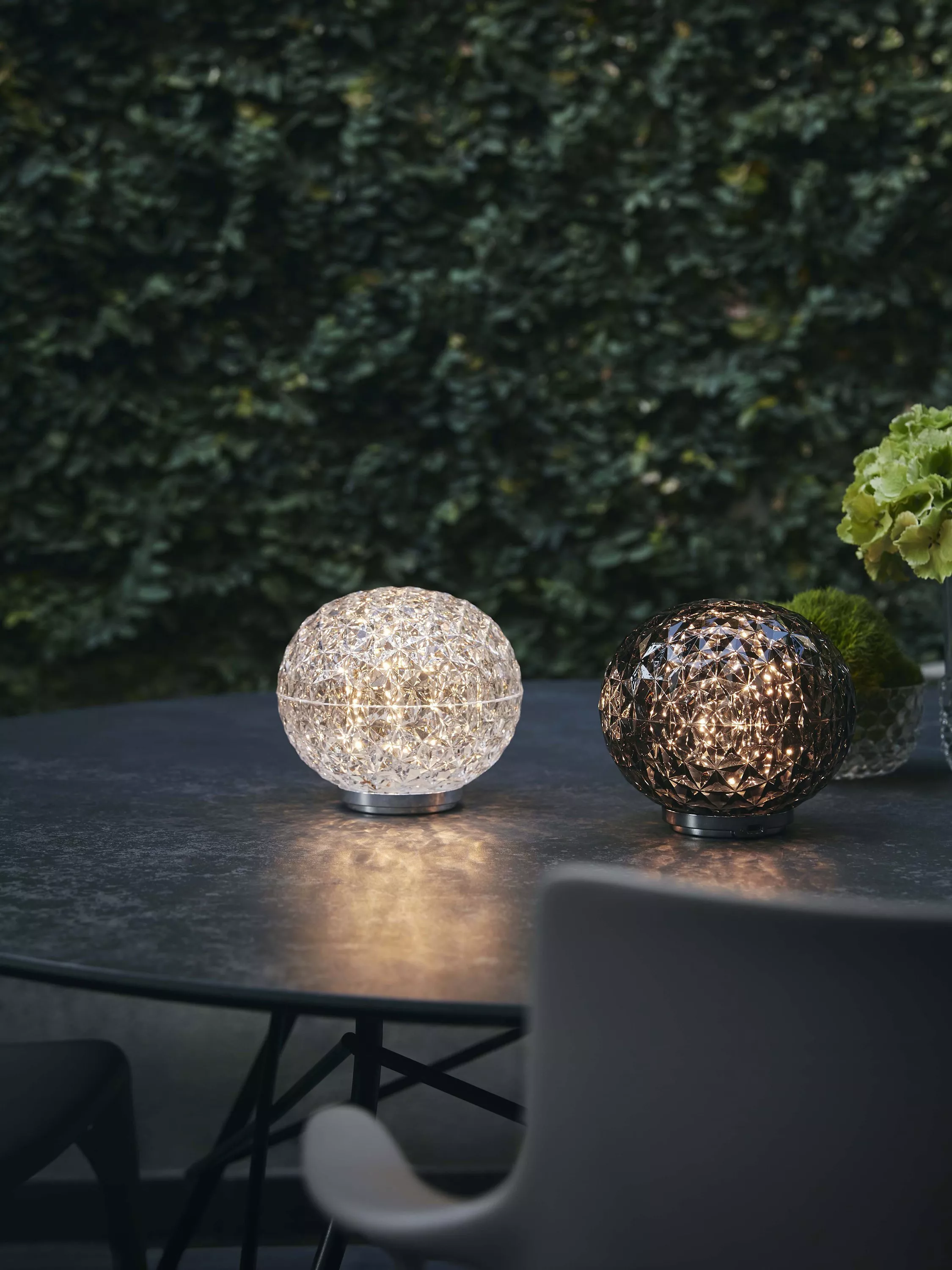 Kartell Planet Tischlampe – Mit Metallgestell, Dimmbar, Rauchfarben, 31x53 Cm