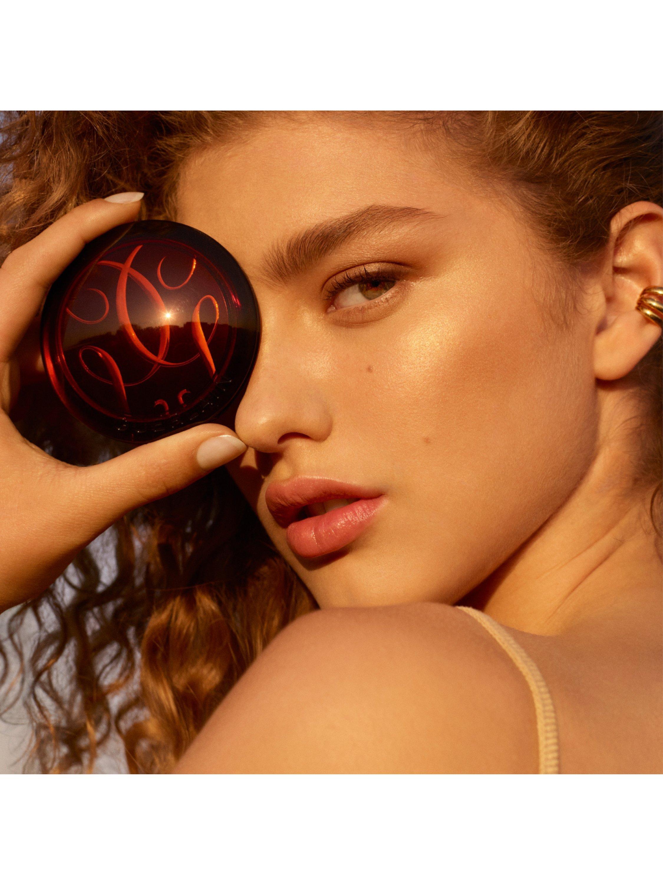 Product image 3 of 7, which shows Guerlain Terracotta Luminizer The Shimmering Powder Highlighting & Golden Glow, 01 Warm Gold