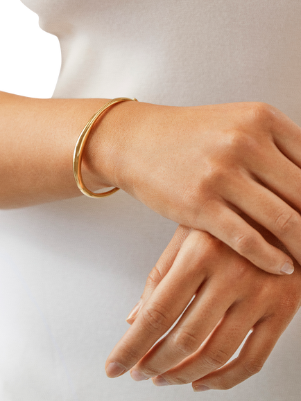Monica Vinader Nura Reef Thin Bangle, Gold - view 2, Gold