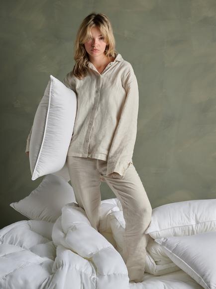 Bedfolk Down Alternative Kingsize Pillow, Medium, White