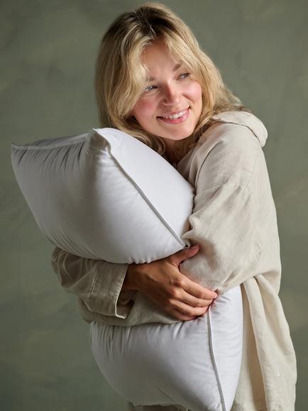 Bedfolk Down Alternative Kingsize Pillow, Soft, White
