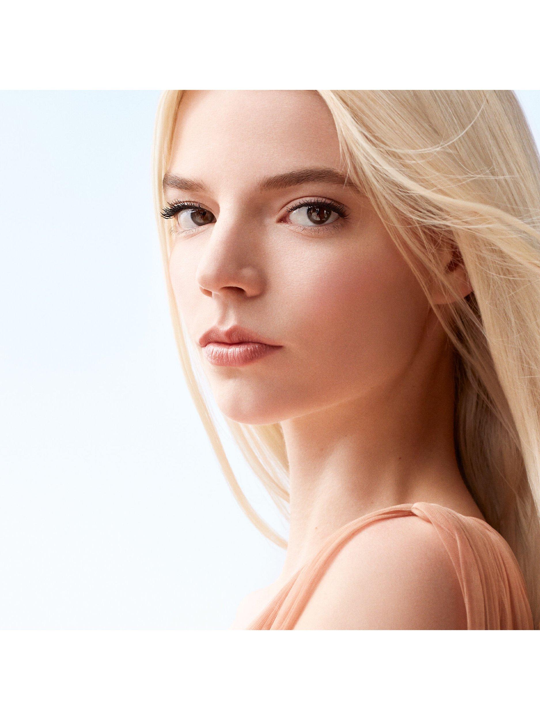 Product image 7 of 7, which shows DIOR Rouge Blush, 028 Actrice Satin